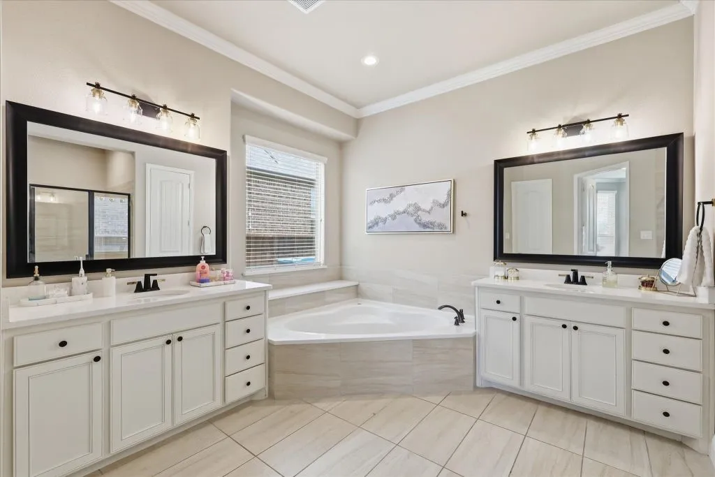 Single Family Residence For Sale in Denton County , 6604 Elderberry Way, Flower Mound, Texas 76226, 4 Bedroom, 4 Bathroom, 3 Garage spaces, 3,735 Sqft, built in 2018, mls#21338648, Real Estate Agent in Flower Mound, Homes For Sale in Denton county, Homes For Sale in Flower Mound, Realtor in Flower Mound Texas, Real Estate Brokerage Independent Realty Texas, Luminita Cordes Realtor
