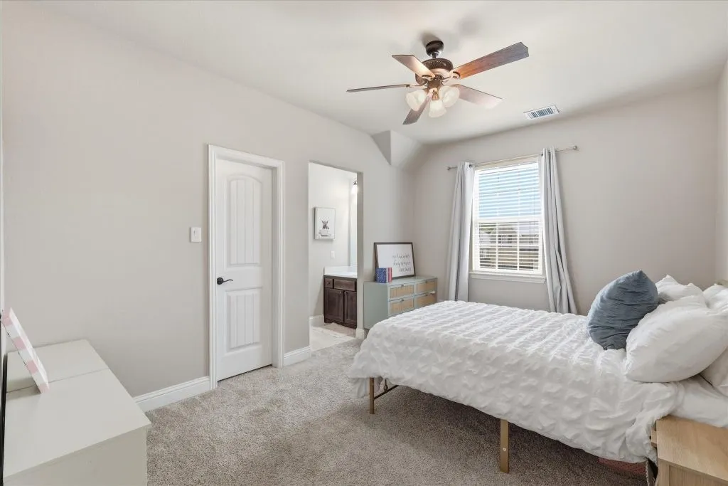Single Family Residence For Sale in Denton County , 6604 Elderberry Way, Flower Mound, Texas 76226, 4 Bedroom, 4 Bathroom, 3 Garage spaces, 3,735 Sqft, built in 2018, mls#21338648, Real Estate Agent in Flower Mound, Homes For Sale in Denton county, Homes For Sale in Flower Mound, Realtor in Flower Mound Texas, Real Estate Brokerage Independent Realty Texas, Luminita Cordes Realtor