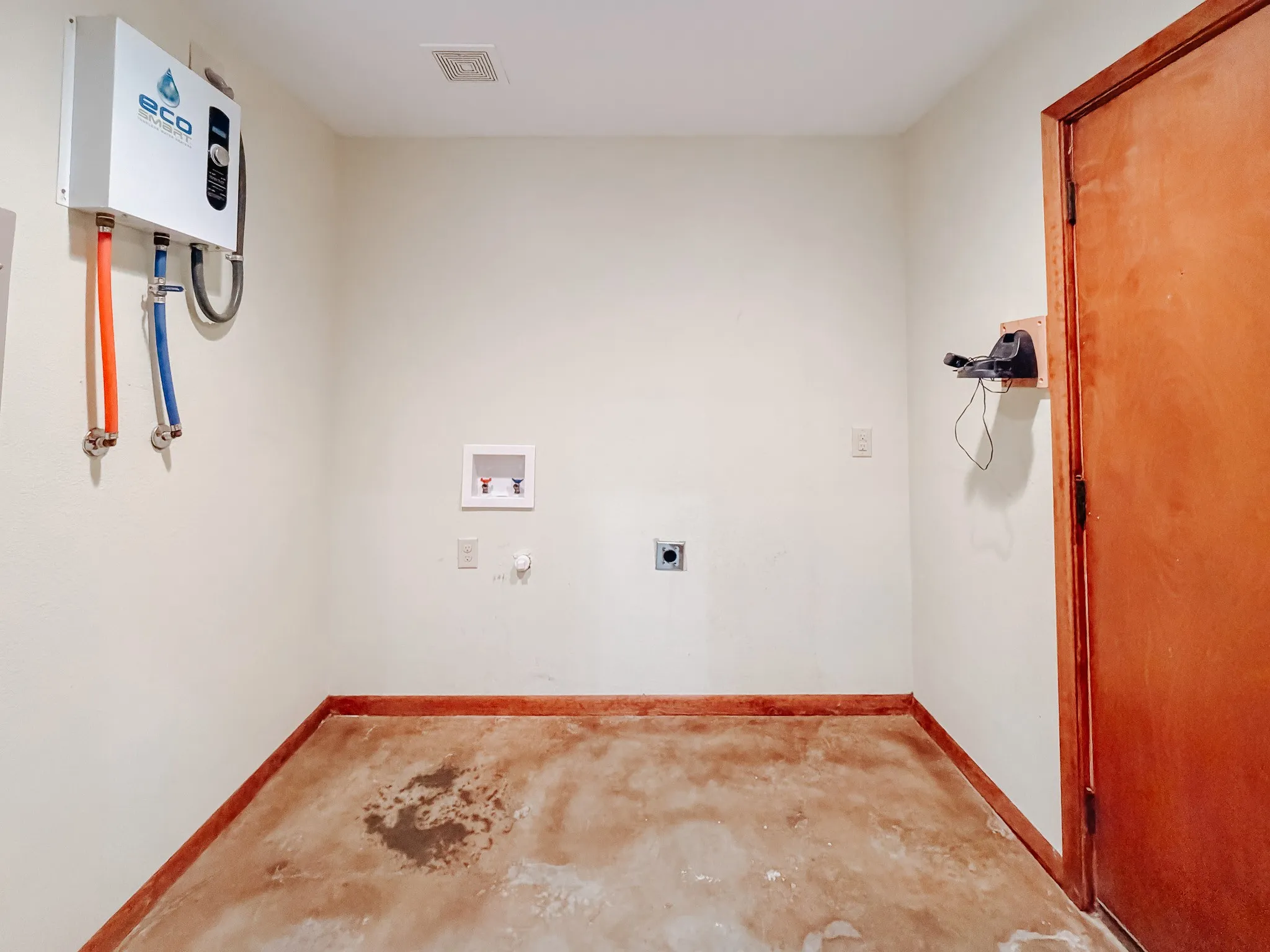 Farm For Sale in Navarro County , 9982 County Road 4200, Kerens, Texas 75144, 3 Bedroom, 2 Bathroom, 2 Garage spaces, 1,800 Sqft, built in 2016, mls#21338721, Real Estate Agent in Kerens, Homes For Sale in Navarro county, Homes For Sale in Kerens, Realtor in Kerens Texas, Real Estate Brokerage Independent Realty Texas, Luminita Cordes Realtor