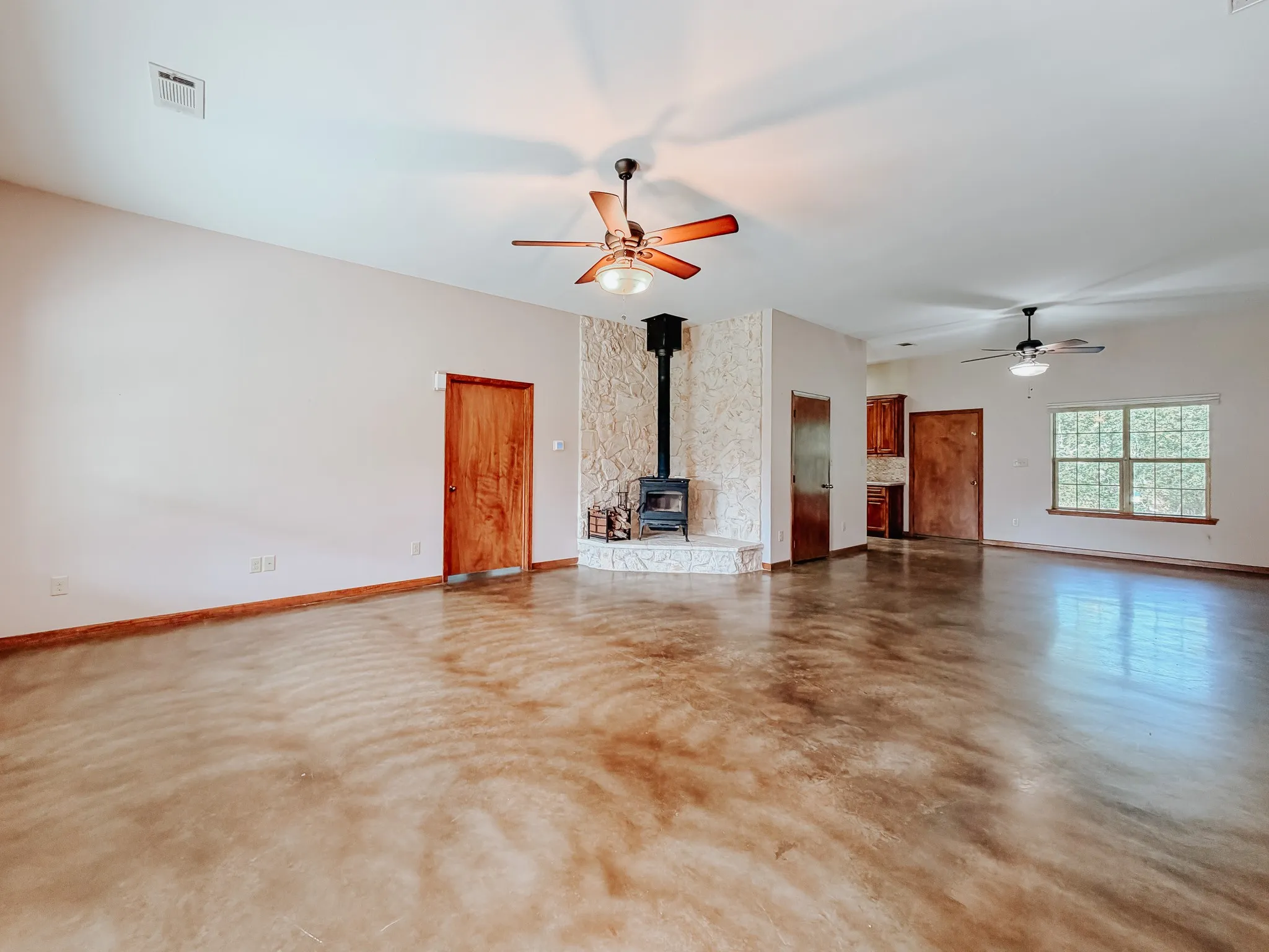 Farm For Sale in Navarro County , 9982 County Road 4200, Kerens, Texas 75144, 3 Bedroom, 2 Bathroom, 2 Garage spaces, 1,800 Sqft, built in 2016, mls#21338721, Real Estate Agent in Kerens, Homes For Sale in Navarro county, Homes For Sale in Kerens, Realtor in Kerens Texas, Real Estate Brokerage Independent Realty Texas, Luminita Cordes Realtor