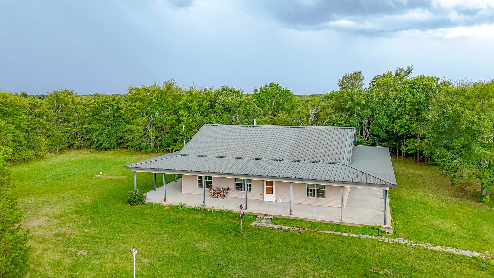 Farm For Sale in Navarro County , 9982 County Road 4200, Kerens, Texas 75144, 3 Bedroom, 2 Bathroom, 2 Garage spaces, 1,800 Sqft, built in 2016, mls#21338721, Real Estate Agent in Kerens, Homes For Sale in Navarro county, Homes For Sale in Kerens, Realtor in Kerens Texas, Real Estate Brokerage Independent Realty Texas, Luminita Cordes Realtor