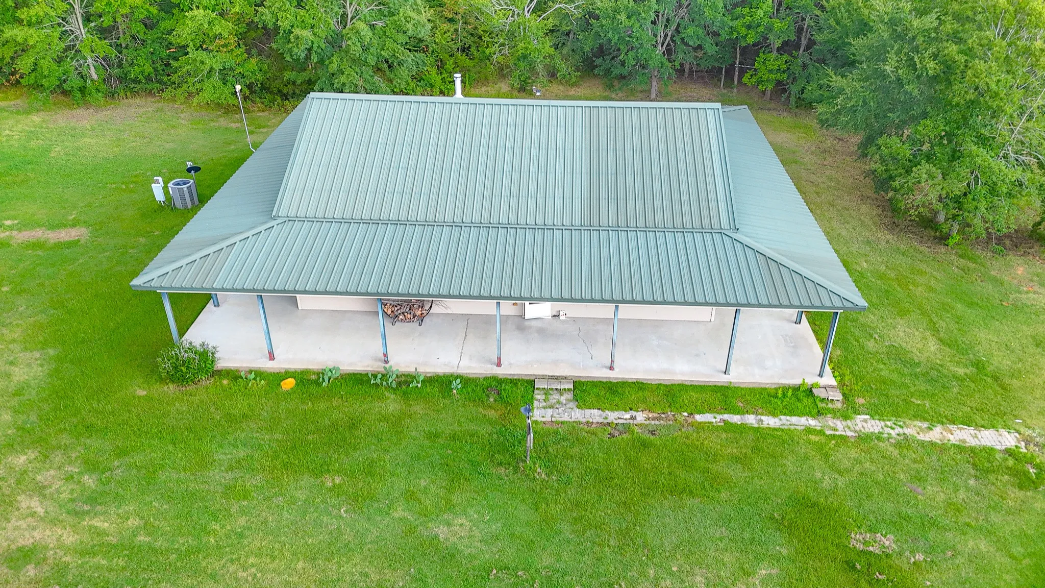 Farm For Sale in Navarro County , 9982 County Road 4200, Kerens, Texas 75144, 3 Bedroom, 2 Bathroom, 2 Garage spaces, 1,800 Sqft, built in 2016, mls#21338721, Real Estate Agent in Kerens, Homes For Sale in Navarro county, Homes For Sale in Kerens, Realtor in Kerens Texas, Real Estate Brokerage Independent Realty Texas, Luminita Cordes Realtor