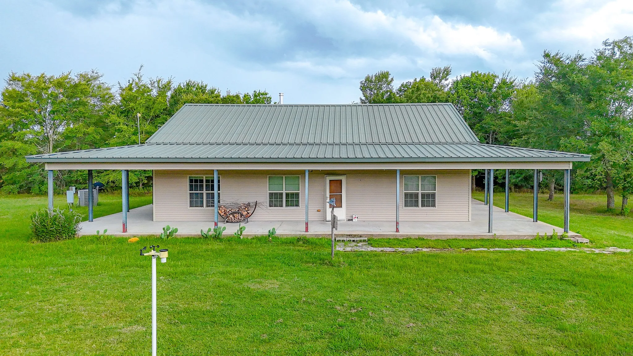 Farm For Sale in Navarro County , 9982 County Road 4200, Kerens, Texas 75144, 3 Bedroom, 2 Bathroom, 2 Garage spaces, 1,800 Sqft, built in 2016, mls#21338721, Real Estate Agent in Kerens, Homes For Sale in Navarro county, Homes For Sale in Kerens, Realtor in Kerens Texas, Real Estate Brokerage Independent Realty Texas, Luminita Cordes Realtor