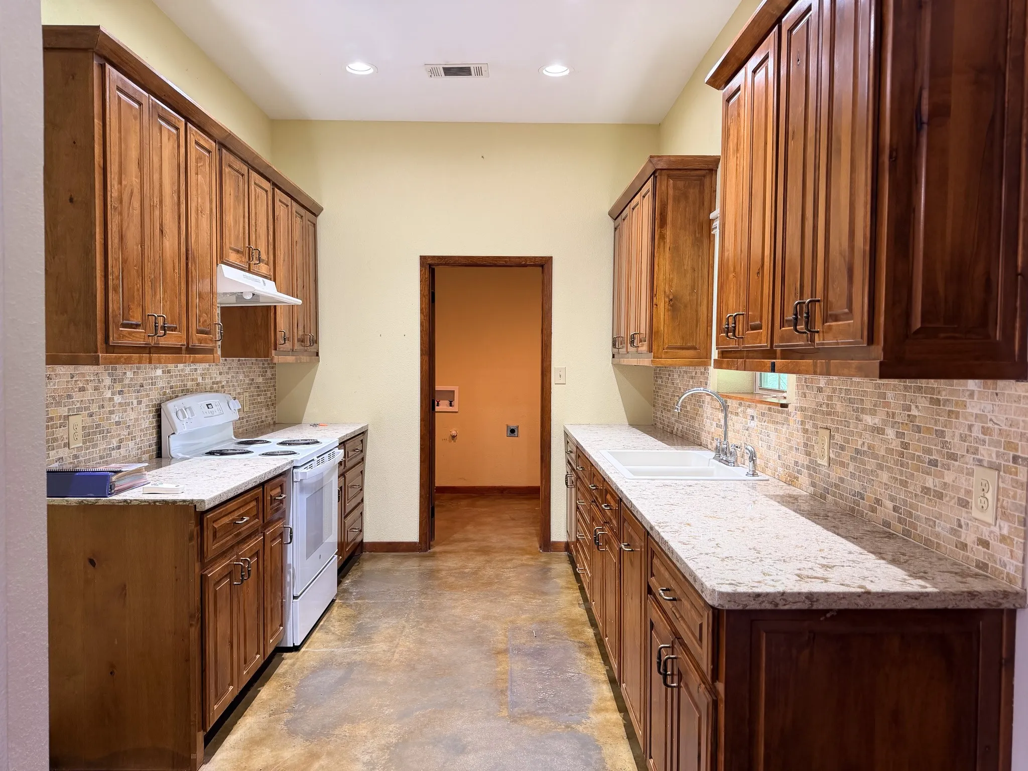 Farm For Sale in Navarro County , 9982 County Road 4200, Kerens, Texas 75144, 3 Bedroom, 2 Bathroom, 2 Garage spaces, 1,800 Sqft, built in 2016, mls#21338721, Real Estate Agent in Kerens, Homes For Sale in Navarro county, Homes For Sale in Kerens, Realtor in Kerens Texas, Real Estate Brokerage Independent Realty Texas, Luminita Cordes Realtor