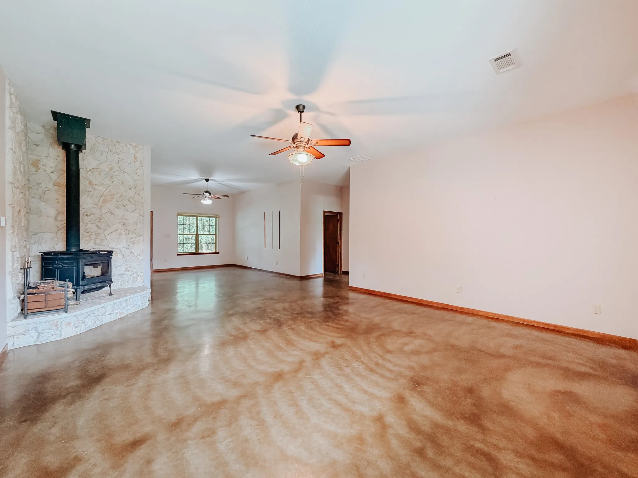 Farm For Sale in Navarro County , 9982 County Road 4200, Kerens, Texas 75144, 3 Bedroom, 2 Bathroom, 2 Garage spaces, 1,800 Sqft, built in 2016, mls#21338721, Real Estate Agent in Kerens, Homes For Sale in Navarro county, Homes For Sale in Kerens, Realtor in Kerens Texas, Real Estate Brokerage Independent Realty Texas, Luminita Cordes Realtor