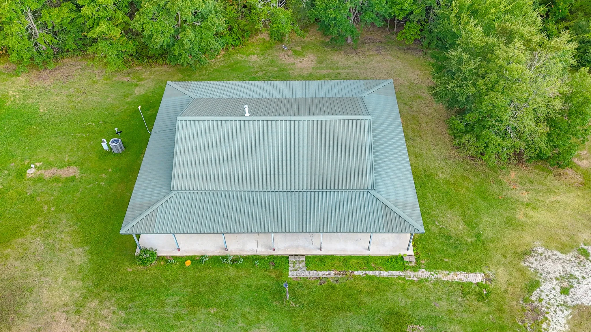 Farm For Sale in Navarro County , 9982 County Road 4200, Kerens, Texas 75144, 3 Bedroom, 2 Bathroom, 2 Garage spaces, 1,800 Sqft, built in 2016, mls#21338721, Real Estate Agent in Kerens, Homes For Sale in Navarro county, Homes For Sale in Kerens, Realtor in Kerens Texas, Real Estate Brokerage Independent Realty Texas, Luminita Cordes Realtor