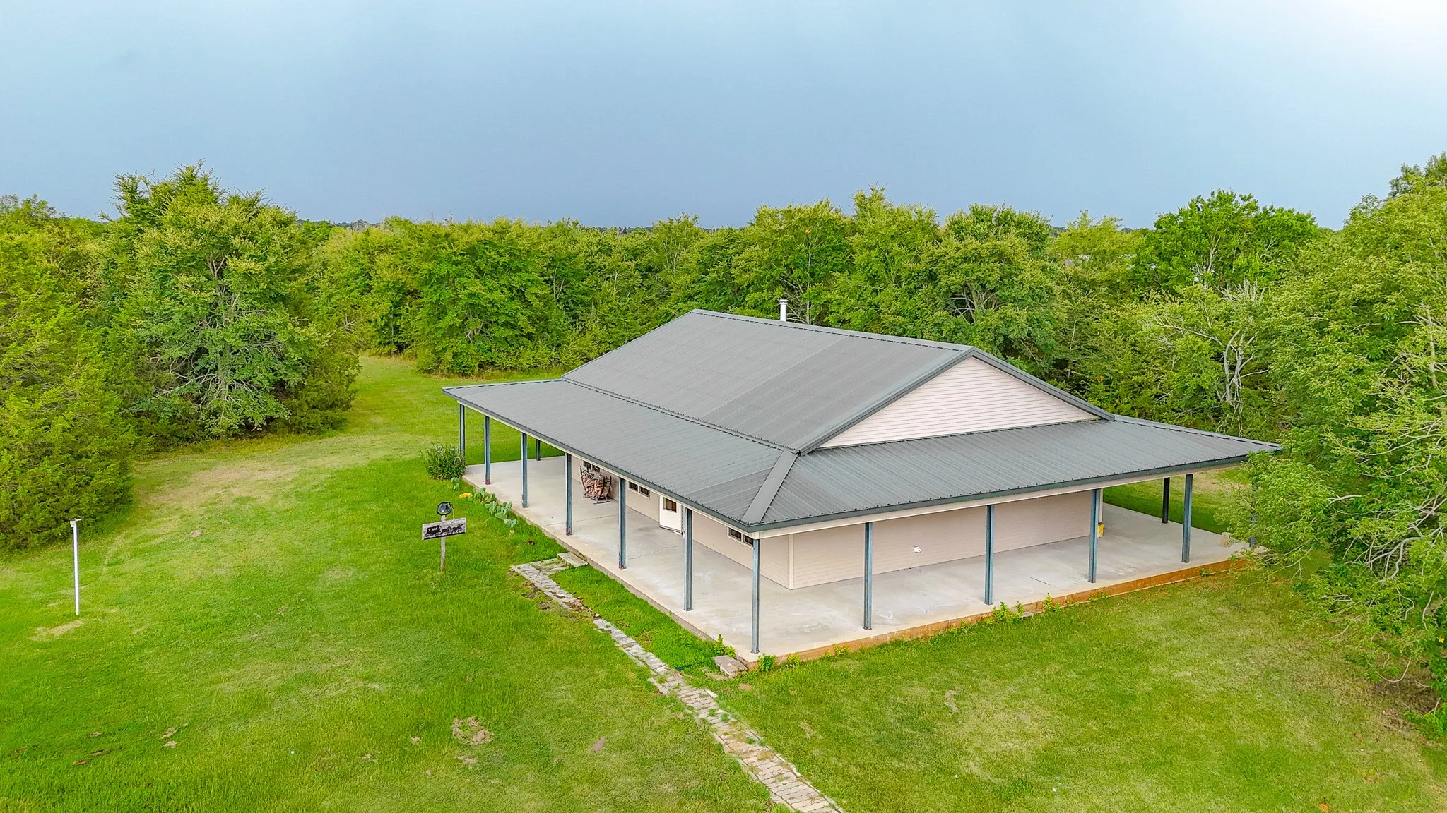 Farm For Sale in Navarro County , 9982 County Road 4200, Kerens, Texas 75144, 3 Bedroom, 2 Bathroom, 2 Garage spaces, 1,800 Sqft, built in 2016, mls#21338721, Real Estate Agent in Kerens, Homes For Sale in Navarro county, Homes For Sale in Kerens, Realtor in Kerens Texas, Real Estate Brokerage Independent Realty Texas, Luminita Cordes Realtor
