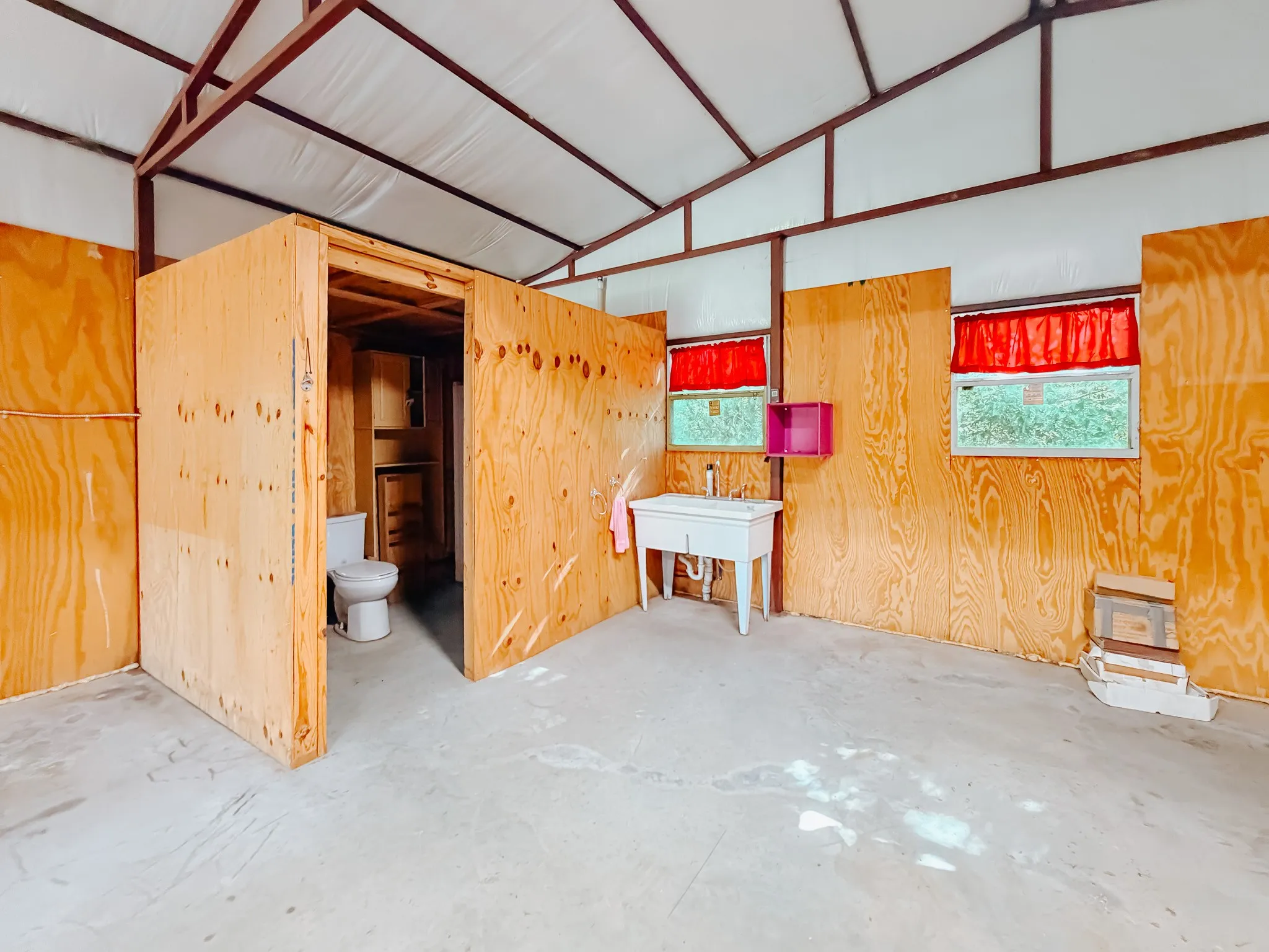 Shop/Garage
