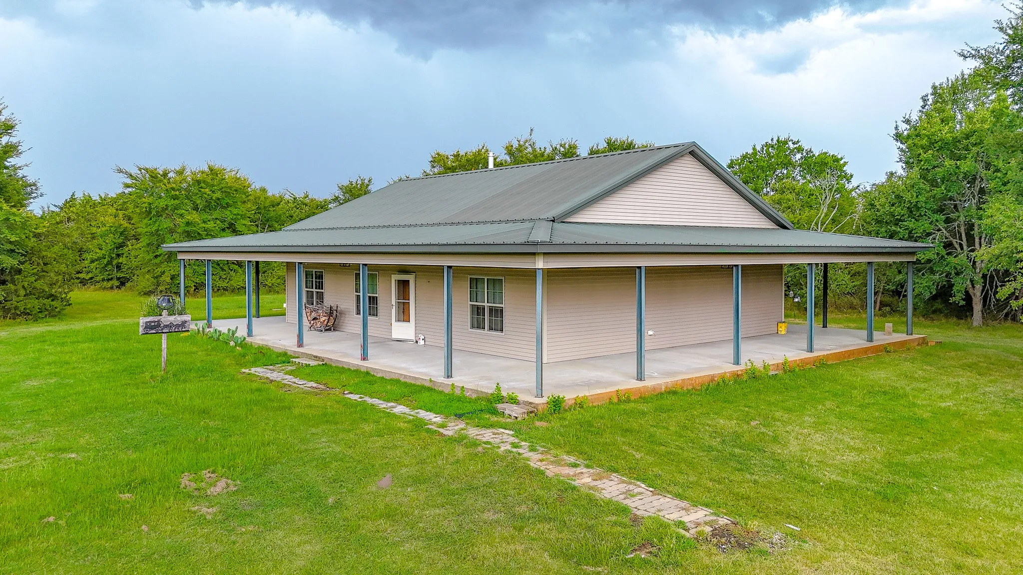 Farm For Sale in Navarro County , 9982 County Road 4200, Kerens, Texas 75144, 3 Bedroom, 2 Bathroom, 2 Garage spaces, 1,800 Sqft, built in 2016, mls#21338721, Real Estate Agent in Kerens, Homes For Sale in Navarro county, Homes For Sale in Kerens, Realtor in Kerens Texas, Real Estate Brokerage Independent Realty Texas, Luminita Cordes Realtor
