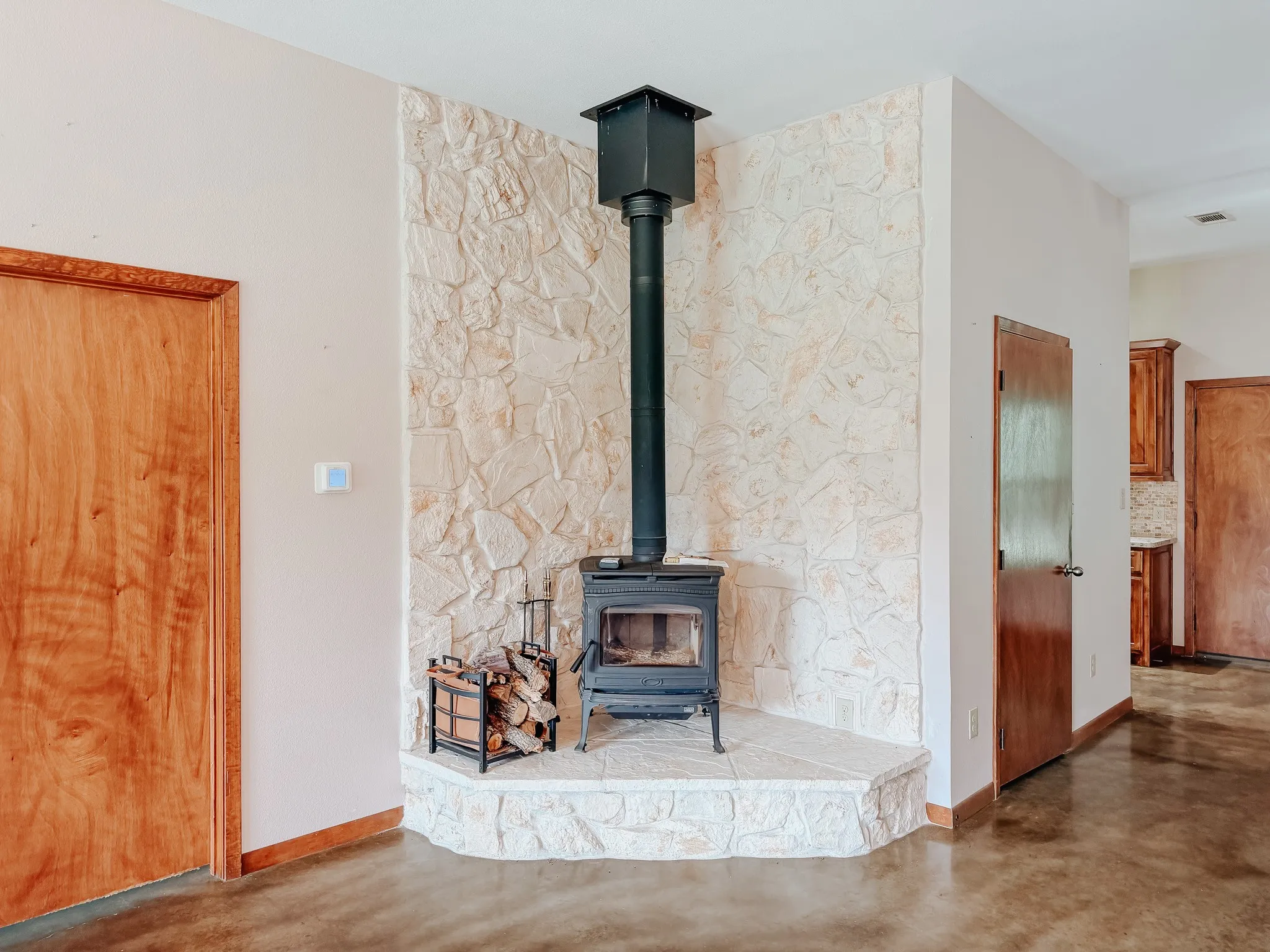 Farm For Sale in Navarro County , 9982 County Road 4200, Kerens, Texas 75144, 3 Bedroom, 2 Bathroom, 2 Garage spaces, 1,800 Sqft, built in 2016, mls#21338721, Real Estate Agent in Kerens, Homes For Sale in Navarro county, Homes For Sale in Kerens, Realtor in Kerens Texas, Real Estate Brokerage Independent Realty Texas, Luminita Cordes Realtor