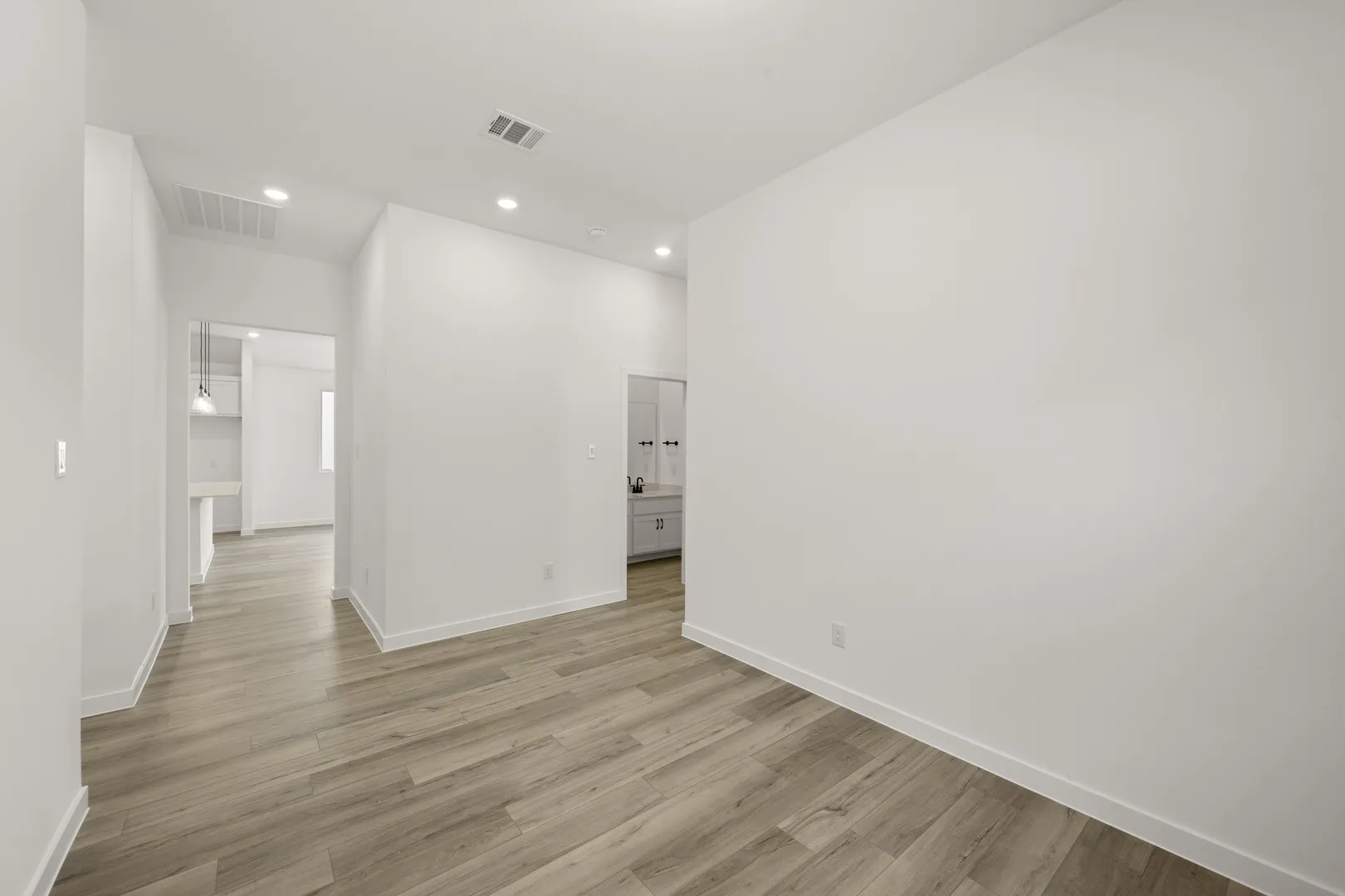 641 Tyronza- Gameroom-2