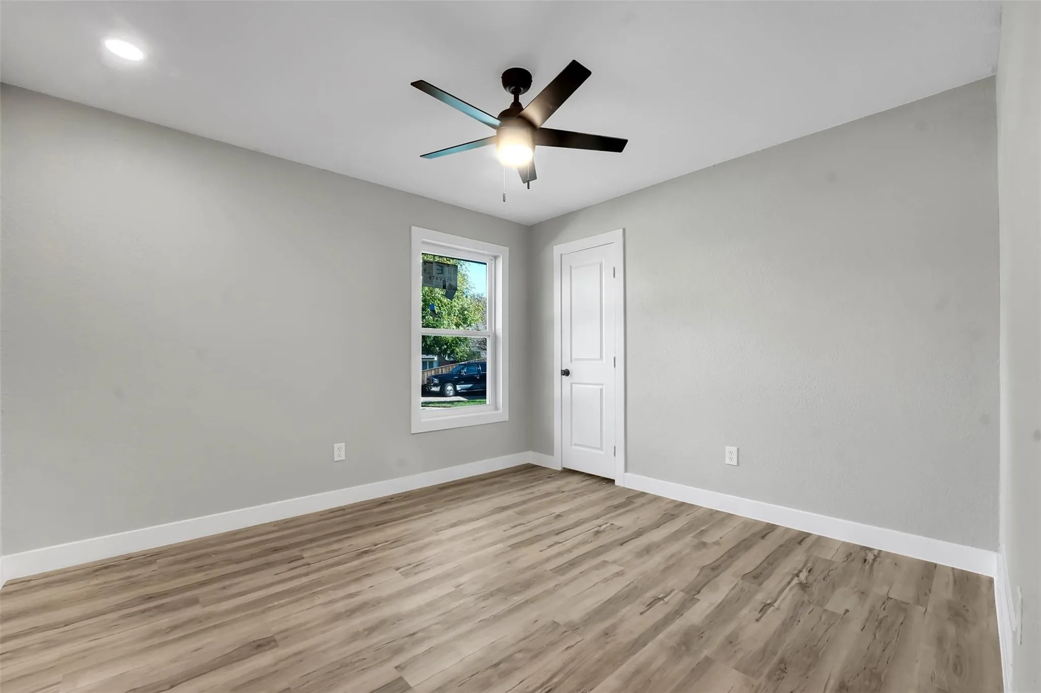 Single Family Residence For Sale in Tarrant County , 3919 San Miguel Court, Arlington, Texas 76016, 3 Bedroom, 2 Bathroom, 2 Garage spaces, 1,691 Sqft, built in 1978, mls#21338820, Real Estate Agent in Arlington, Homes For Sale in Tarrant county, Homes For Sale in Arlington, Realtor in Arlington Texas, Real Estate Brokerage Independent Realty Texas, Luminita Cordes Realtor