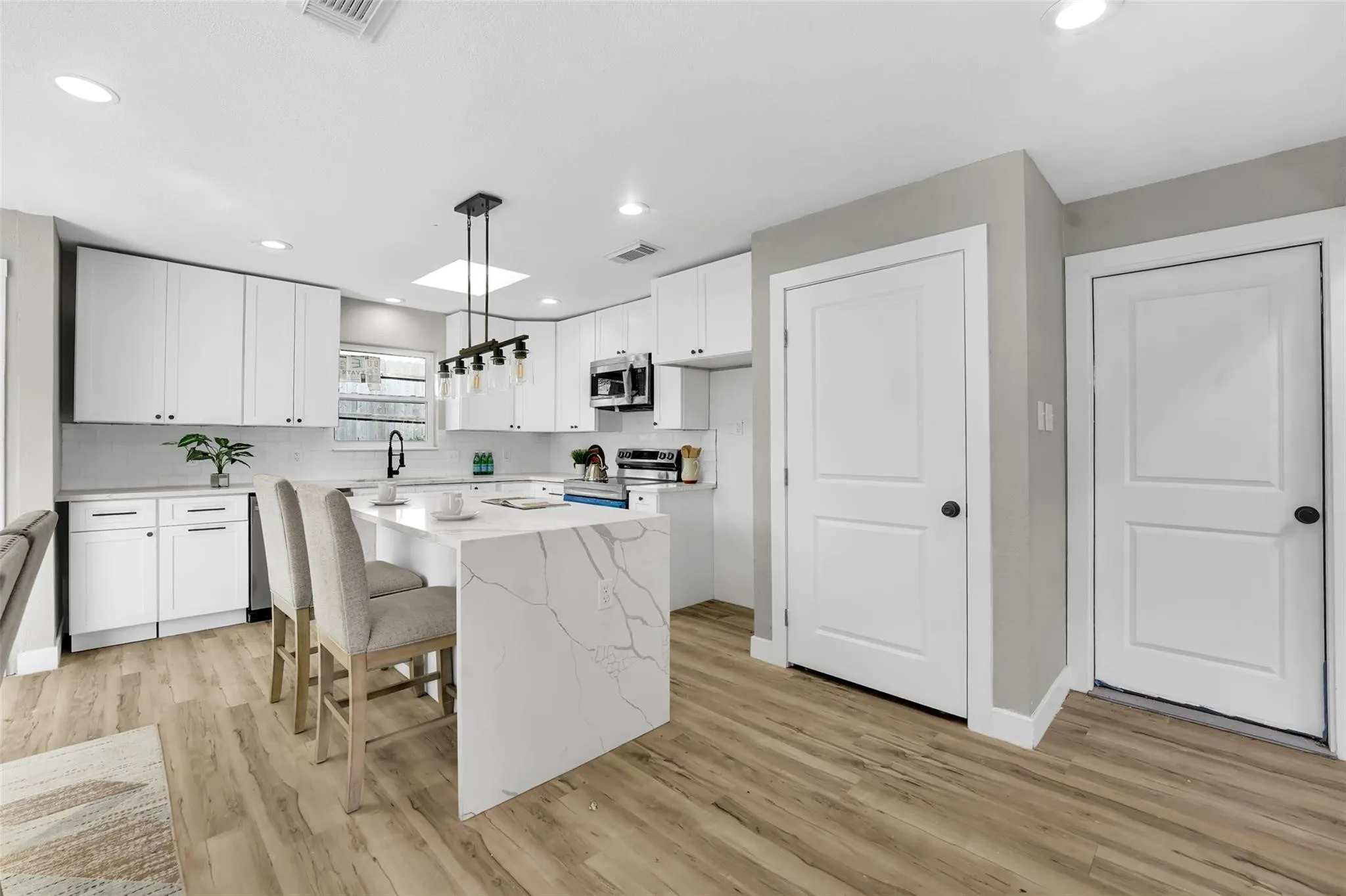 Single Family Residence For Sale in Tarrant County , 3919 San Miguel Court, Arlington, Texas 76016, 3 Bedroom, 2 Bathroom, 2 Garage spaces, 1,691 Sqft, built in 1978, mls#21338820, Real Estate Agent in Arlington, Homes For Sale in Tarrant county, Homes For Sale in Arlington, Realtor in Arlington Texas, Real Estate Brokerage Independent Realty Texas, Luminita Cordes Realtor