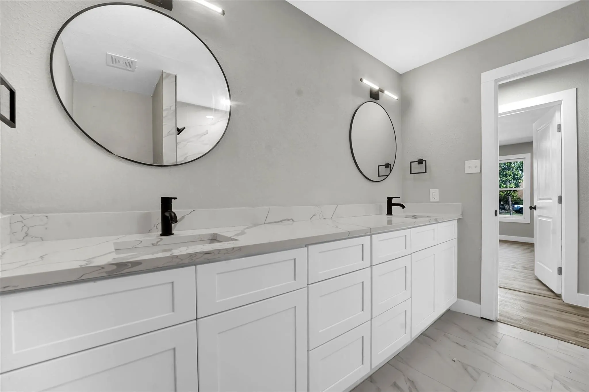 Single Family Residence For Sale in Tarrant County , 3919 San Miguel Court, Arlington, Texas 76016, 3 Bedroom, 2 Bathroom, 2 Garage spaces, 1,691 Sqft, built in 1978, mls#21338820, Real Estate Agent in Arlington, Homes For Sale in Tarrant county, Homes For Sale in Arlington, Realtor in Arlington Texas, Real Estate Brokerage Independent Realty Texas, Luminita Cordes Realtor