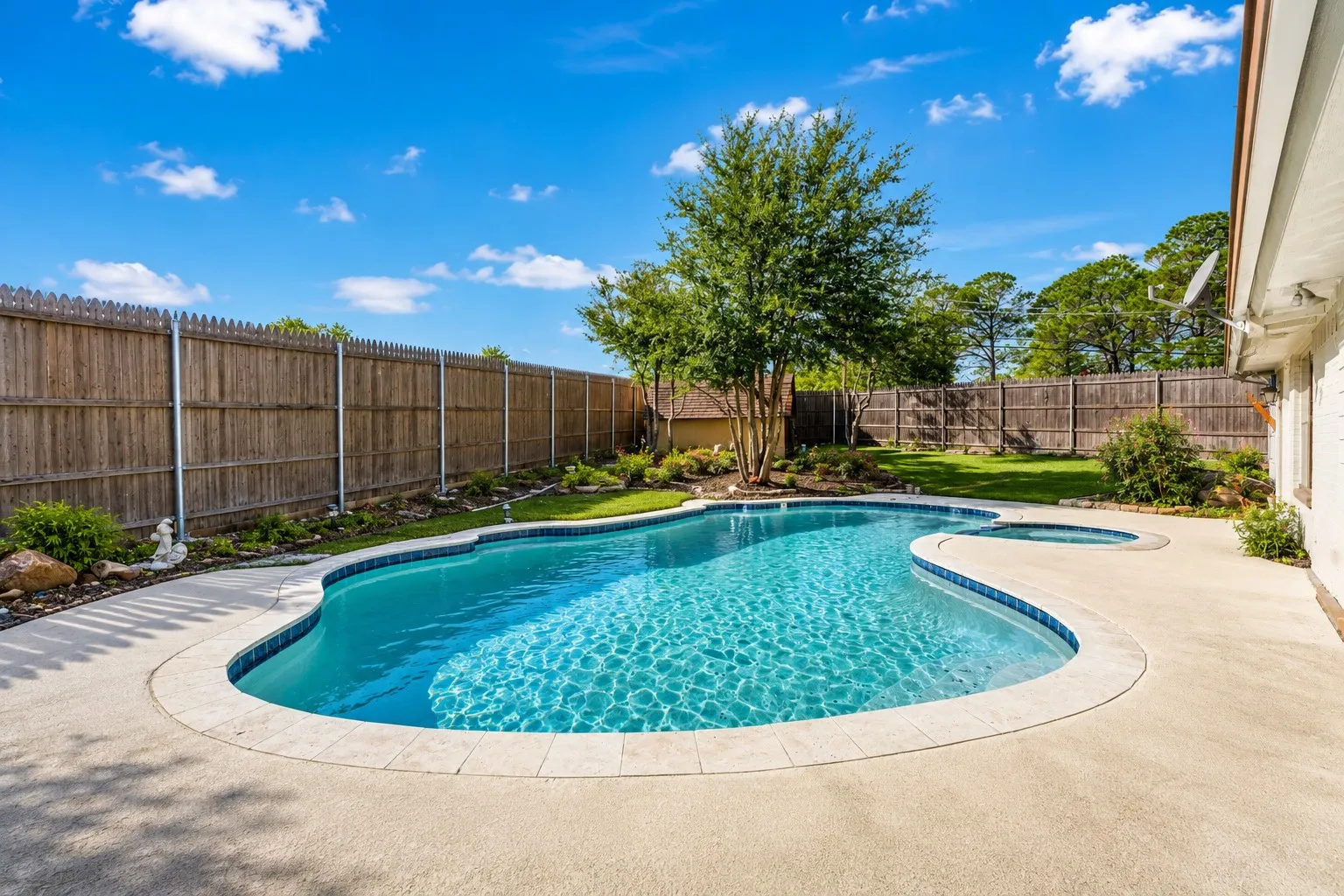 Single Family Residence For Sale in Tarrant County , 3919 San Miguel Court, Arlington, Texas 76016, 3 Bedroom, 2 Bathroom, 2 Garage spaces, 1,691 Sqft, built in 1978, mls#21338820, Real Estate Agent in Arlington, Homes For Sale in Tarrant county, Homes For Sale in Arlington, Realtor in Arlington Texas, Real Estate Brokerage Independent Realty Texas, Luminita Cordes Realtor