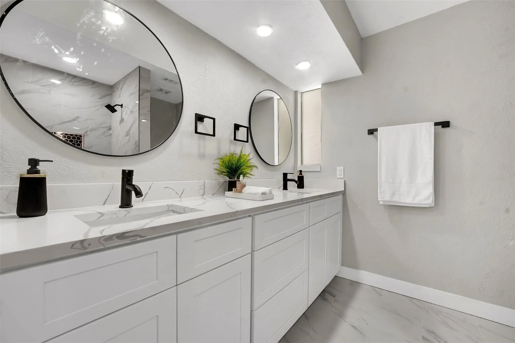 Single Family Residence For Sale in Tarrant County , 3919 San Miguel Court, Arlington, Texas 76016, 3 Bedroom, 2 Bathroom, 2 Garage spaces, 1,691 Sqft, built in 1978, mls#21338820, Real Estate Agent in Arlington, Homes For Sale in Tarrant county, Homes For Sale in Arlington, Realtor in Arlington Texas, Real Estate Brokerage Independent Realty Texas, Luminita Cordes Realtor