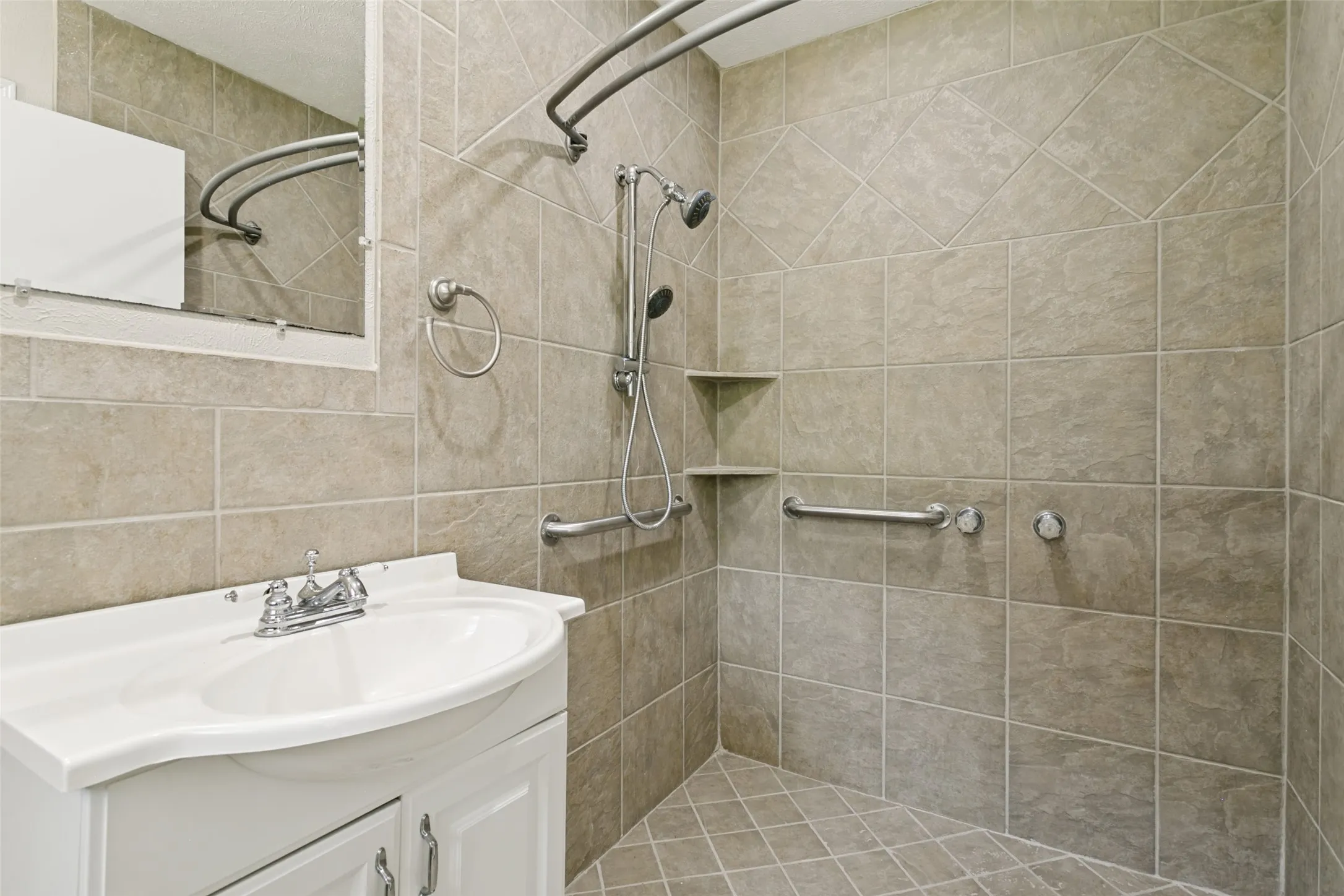 Single Family Residence For Sale in Tarrant County , 1021 Usher Street, Benbrook, Texas 76126, 4 Bedroom, 2 Bathroom, 2 Garage spaces, 1,622 Sqft, built in 1956, mls#21338807, Real Estate Agent in Benbrook, Homes For Sale in Tarrant county, Homes For Sale in Benbrook, Realtor in Benbrook Texas, Real Estate Brokerage Independent Realty Texas, Luminita Cordes Realtor