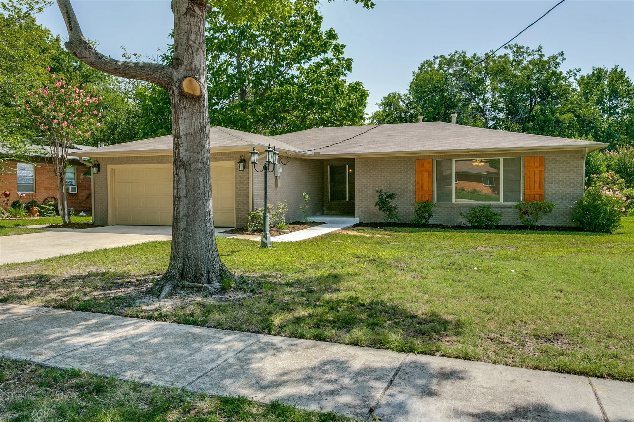 Single Family Residence For Sale in Tarrant County , 1021 Usher Street, Benbrook, Texas 76126, 4 Bedroom, 2 Bathroom, 2 Garage spaces, 1,622 Sqft, built in 1956, mls#21338807, Real Estate Agent in Benbrook, Homes For Sale in Tarrant county, Homes For Sale in Benbrook, Realtor in Benbrook Texas, Real Estate Brokerage Independent Realty Texas, Luminita Cordes Realtor