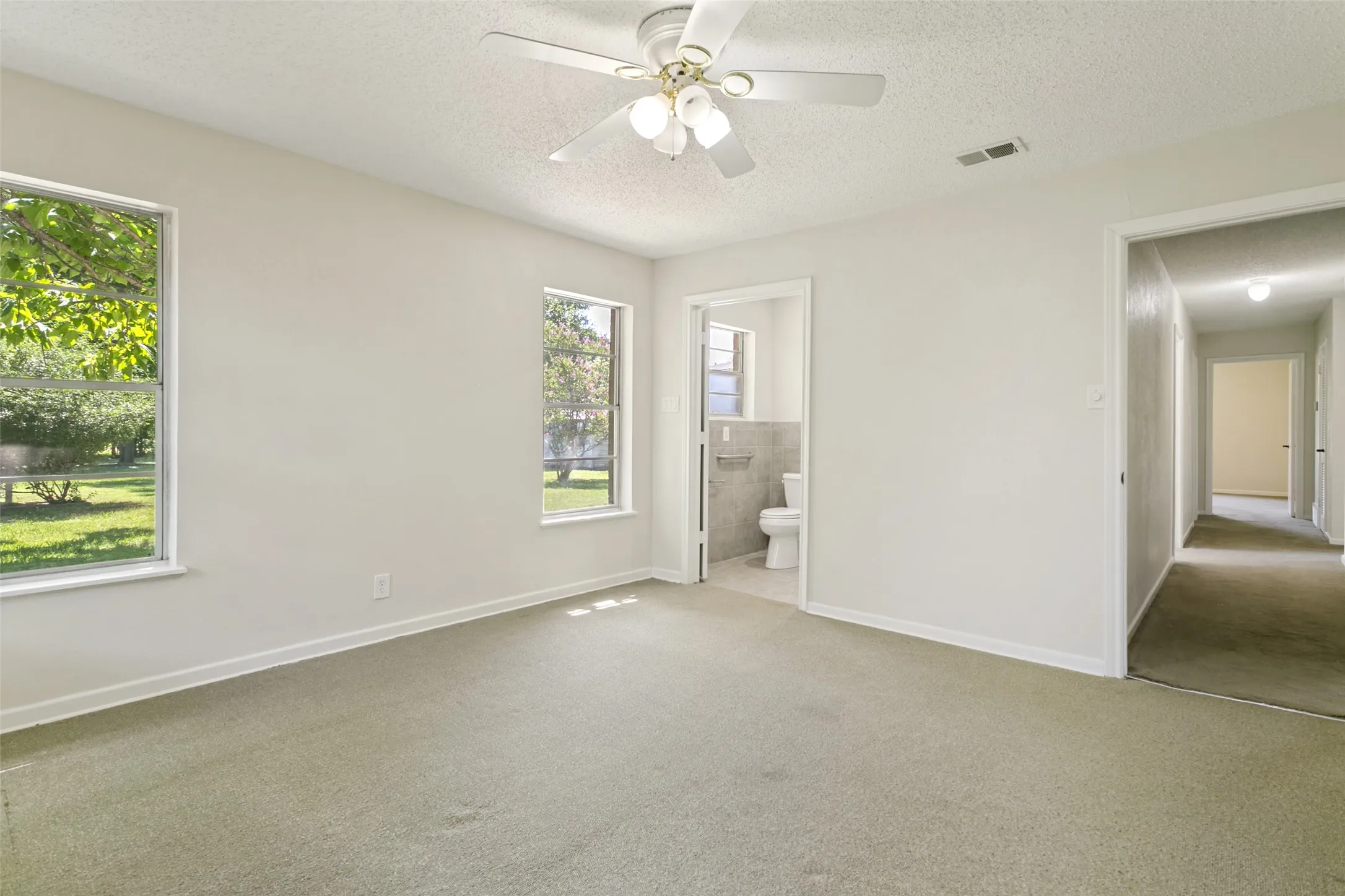 Single Family Residence For Sale in Tarrant County , 1021 Usher Street, Benbrook, Texas 76126, 4 Bedroom, 2 Bathroom, 2 Garage spaces, 1,622 Sqft, built in 1956, mls#21338807, Real Estate Agent in Benbrook, Homes For Sale in Tarrant county, Homes For Sale in Benbrook, Realtor in Benbrook Texas, Real Estate Brokerage Independent Realty Texas, Luminita Cordes Realtor