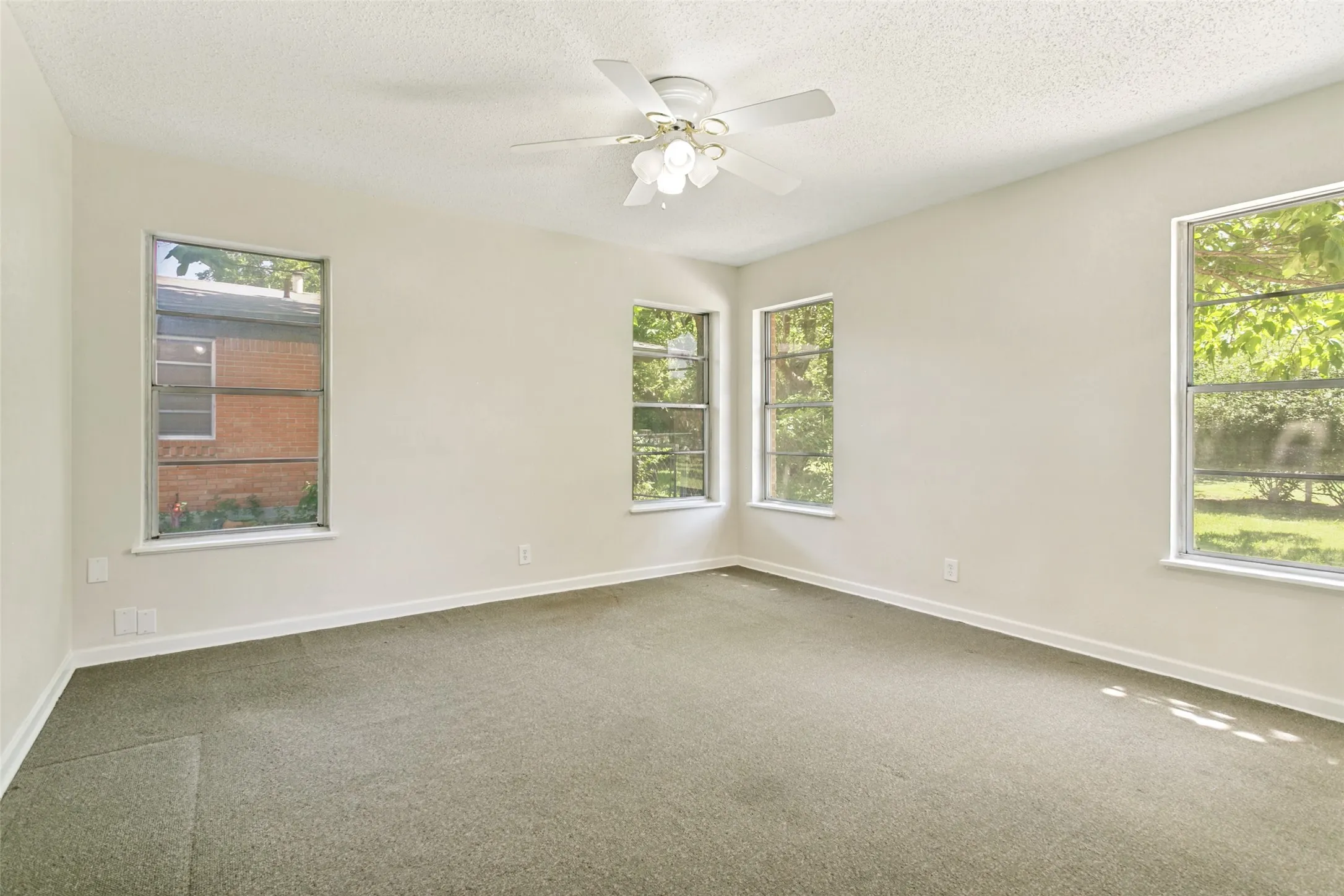 Single Family Residence For Sale in Tarrant County , 1021 Usher Street, Benbrook, Texas 76126, 4 Bedroom, 2 Bathroom, 2 Garage spaces, 1,622 Sqft, built in 1956, mls#21338807, Real Estate Agent in Benbrook, Homes For Sale in Tarrant county, Homes For Sale in Benbrook, Realtor in Benbrook Texas, Real Estate Brokerage Independent Realty Texas, Luminita Cordes Realtor