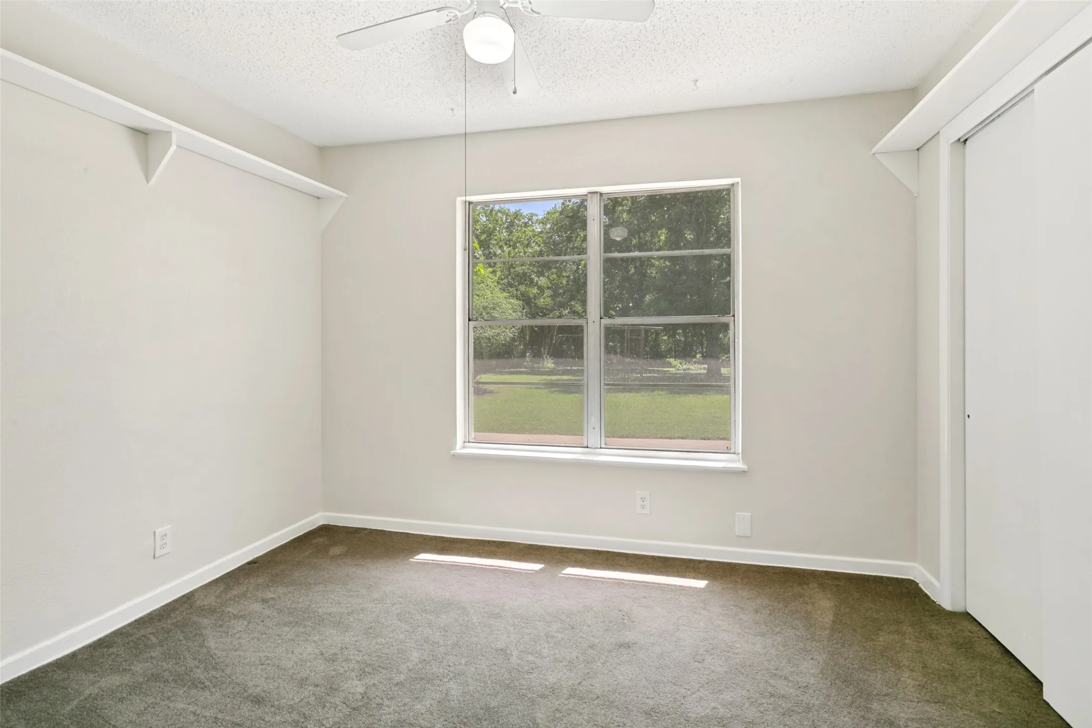 Single Family Residence For Sale in Tarrant County , 1021 Usher Street, Benbrook, Texas 76126, 4 Bedroom, 2 Bathroom, 2 Garage spaces, 1,622 Sqft, built in 1956, mls#21338807, Real Estate Agent in Benbrook, Homes For Sale in Tarrant county, Homes For Sale in Benbrook, Realtor in Benbrook Texas, Real Estate Brokerage Independent Realty Texas, Luminita Cordes Realtor