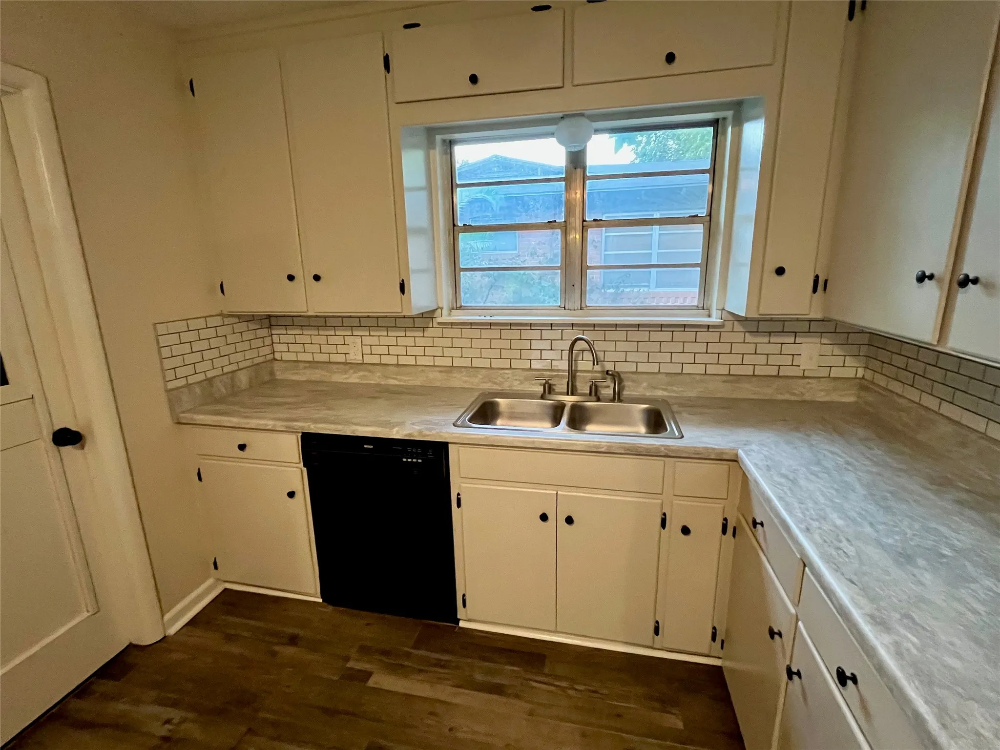 Single Family Residence For Sale in Tarrant County , 1021 Usher Street, Benbrook, Texas 76126, 4 Bedroom, 2 Bathroom, 2 Garage spaces, 1,622 Sqft, built in 1956, mls#21338807, Real Estate Agent in Benbrook, Homes For Sale in Tarrant county, Homes For Sale in Benbrook, Realtor in Benbrook Texas, Real Estate Brokerage Independent Realty Texas, Luminita Cordes Realtor