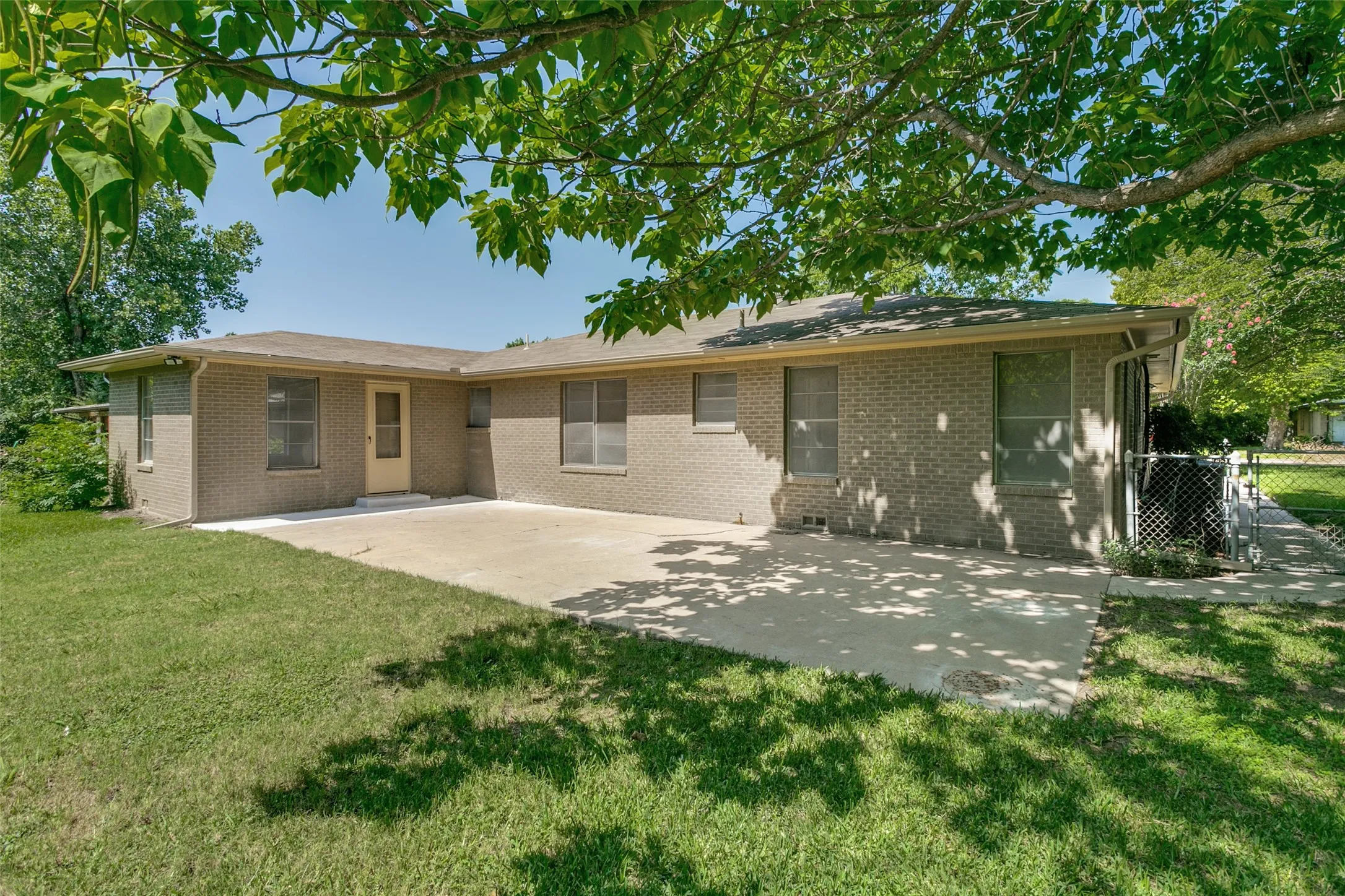 Single Family Residence For Sale in Tarrant County , 1021 Usher Street, Benbrook, Texas 76126, 4 Bedroom, 2 Bathroom, 2 Garage spaces, 1,622 Sqft, built in 1956, mls#21338807, Real Estate Agent in Benbrook, Homes For Sale in Tarrant county, Homes For Sale in Benbrook, Realtor in Benbrook Texas, Real Estate Brokerage Independent Realty Texas, Luminita Cordes Realtor