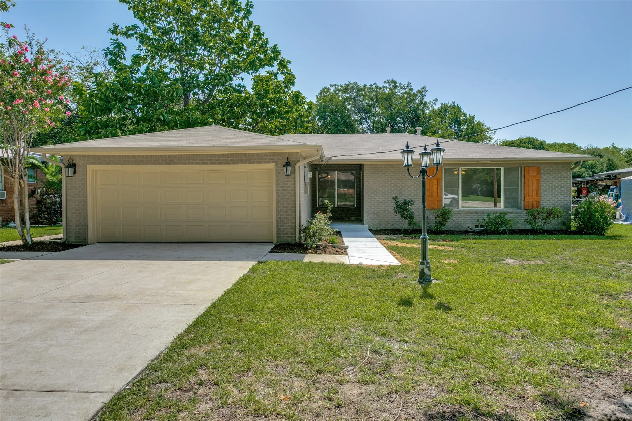 Single Family Residence For Sale in Tarrant County , 1021 Usher Street, Benbrook, Texas 76126, 4 Bedroom, 2 Bathroom, 2 Garage spaces, 1,622 Sqft, built in 1956, mls#21338807, Real Estate Agent in Benbrook, Homes For Sale in Tarrant county, Homes For Sale in Benbrook, Realtor in Benbrook Texas, Real Estate Brokerage Independent Realty Texas, Luminita Cordes Realtor