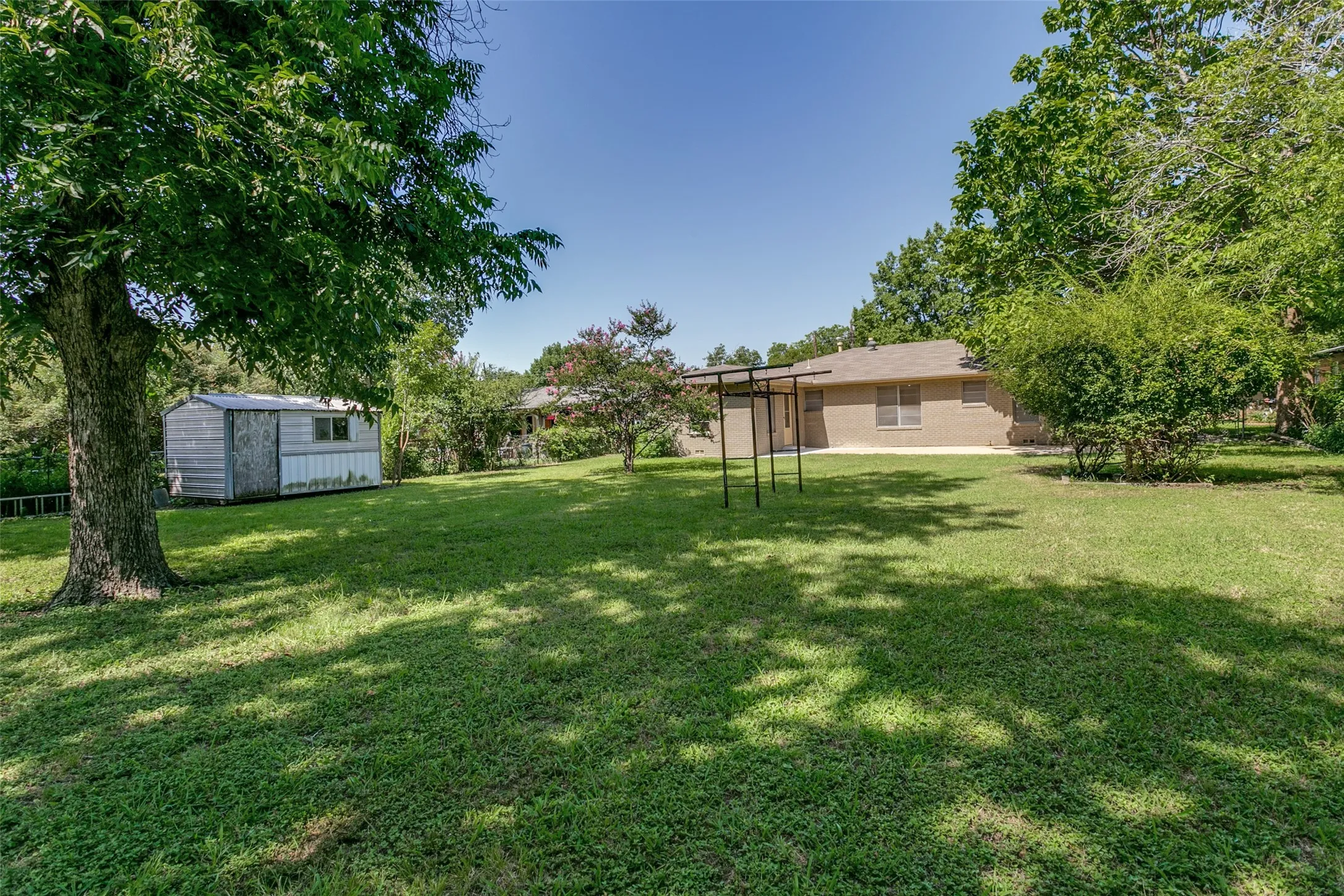 Single Family Residence For Sale in Tarrant County , 1021 Usher Street, Benbrook, Texas 76126, 4 Bedroom, 2 Bathroom, 2 Garage spaces, 1,622 Sqft, built in 1956, mls#21338807, Real Estate Agent in Benbrook, Homes For Sale in Tarrant county, Homes For Sale in Benbrook, Realtor in Benbrook Texas, Real Estate Brokerage Independent Realty Texas, Luminita Cordes Realtor