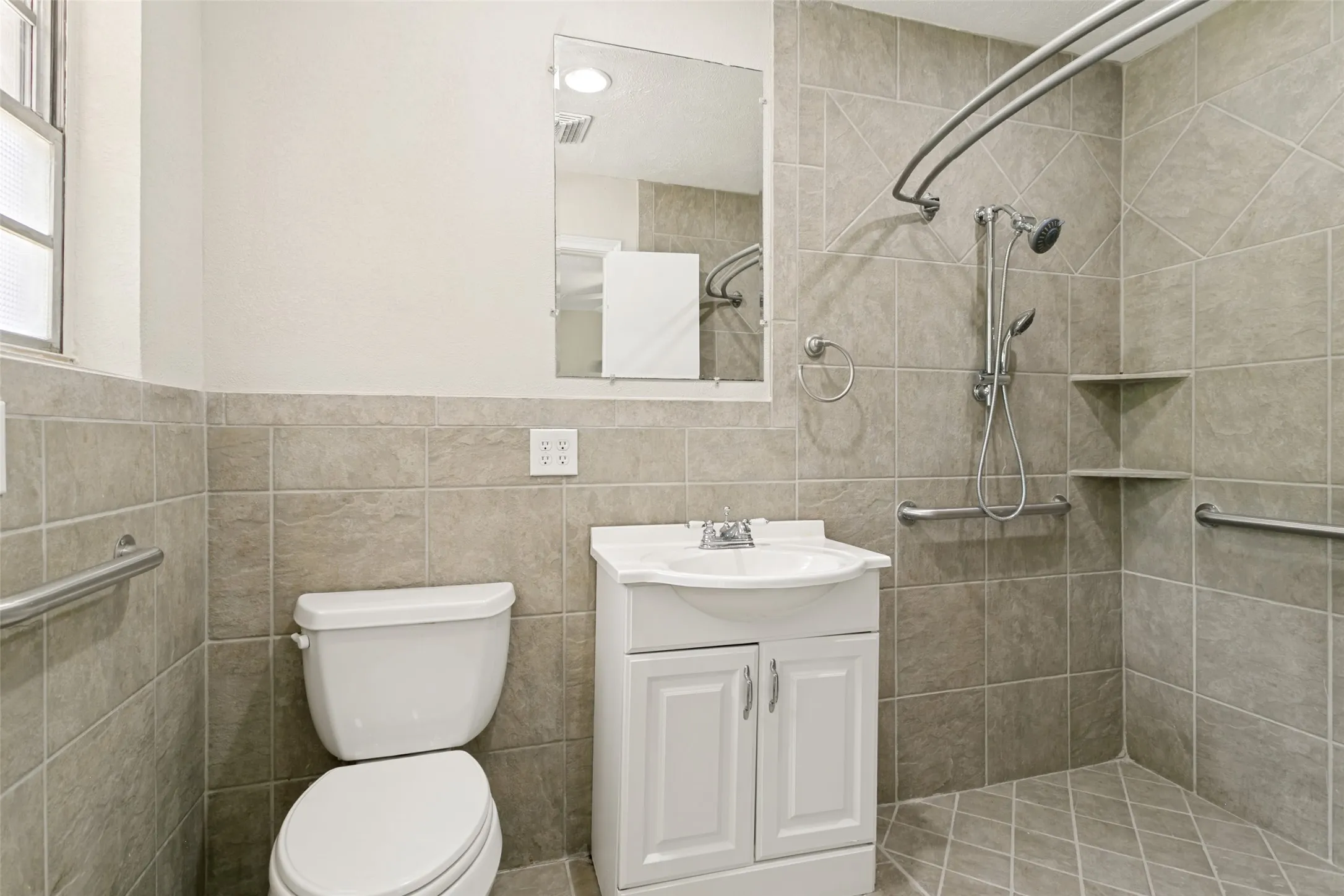 Single Family Residence For Sale in Tarrant County , 1021 Usher Street, Benbrook, Texas 76126, 4 Bedroom, 2 Bathroom, 2 Garage spaces, 1,622 Sqft, built in 1956, mls#21338807, Real Estate Agent in Benbrook, Homes For Sale in Tarrant county, Homes For Sale in Benbrook, Realtor in Benbrook Texas, Real Estate Brokerage Independent Realty Texas, Luminita Cordes Realtor