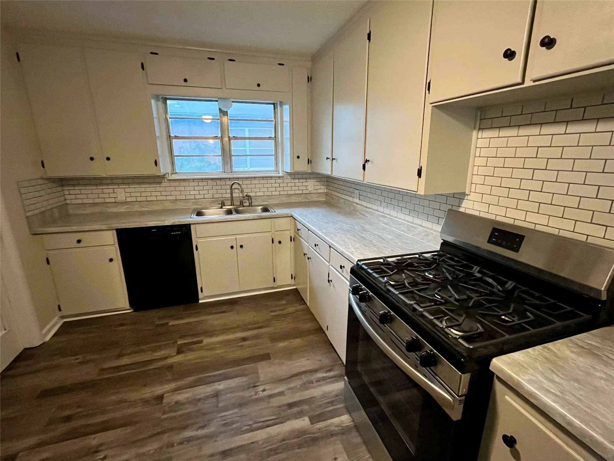 Single Family Residence For Sale in Tarrant County , 1021 Usher Street, Benbrook, Texas 76126, 4 Bedroom, 2 Bathroom, 2 Garage spaces, 1,622 Sqft, built in 1956, mls#21338807, Real Estate Agent in Benbrook, Homes For Sale in Tarrant county, Homes For Sale in Benbrook, Realtor in Benbrook Texas, Real Estate Brokerage Independent Realty Texas, Luminita Cordes Realtor