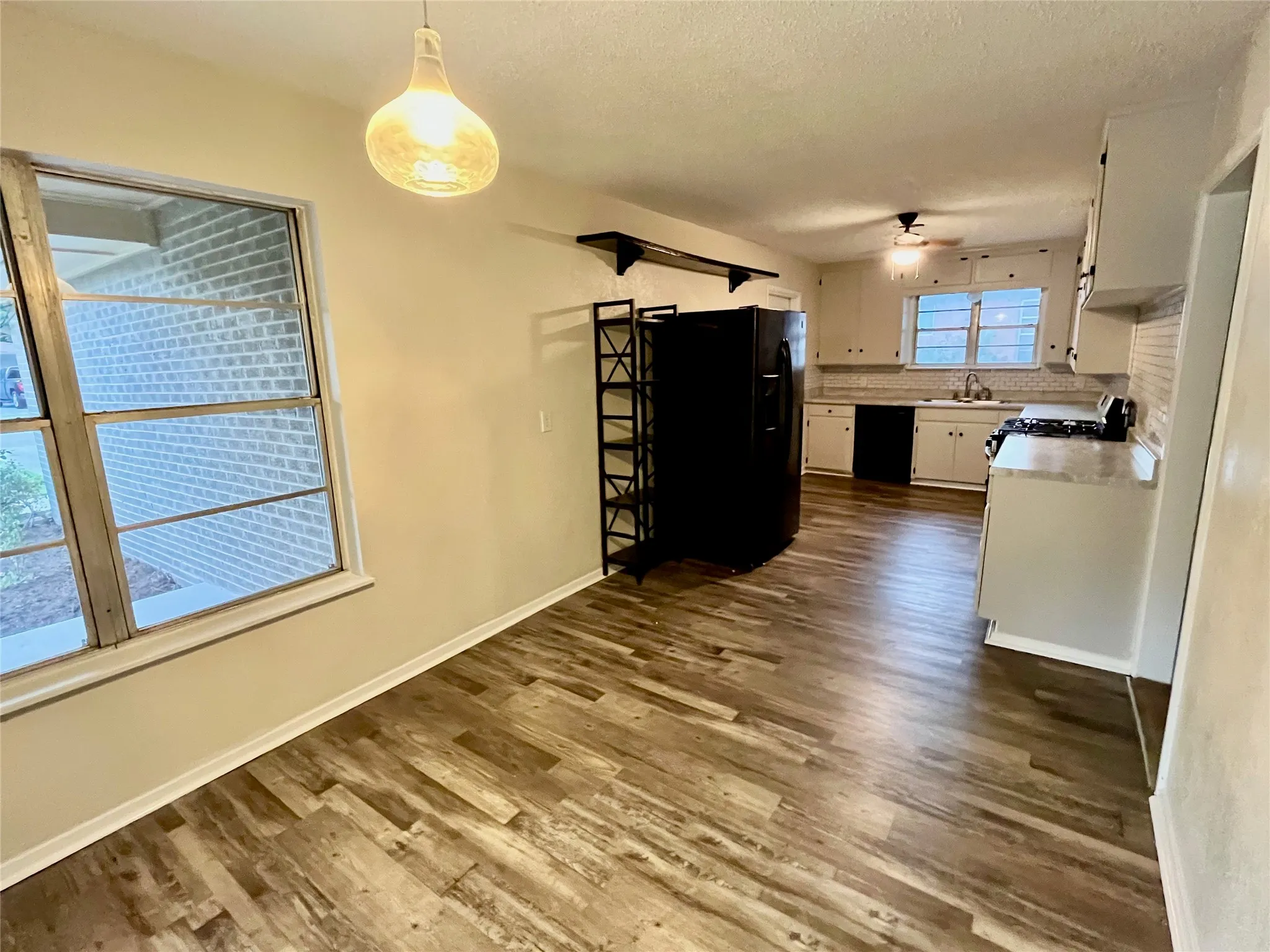 Single Family Residence For Sale in Tarrant County , 1021 Usher Street, Benbrook, Texas 76126, 4 Bedroom, 2 Bathroom, 2 Garage spaces, 1,622 Sqft, built in 1956, mls#21338807, Real Estate Agent in Benbrook, Homes For Sale in Tarrant county, Homes For Sale in Benbrook, Realtor in Benbrook Texas, Real Estate Brokerage Independent Realty Texas, Luminita Cordes Realtor