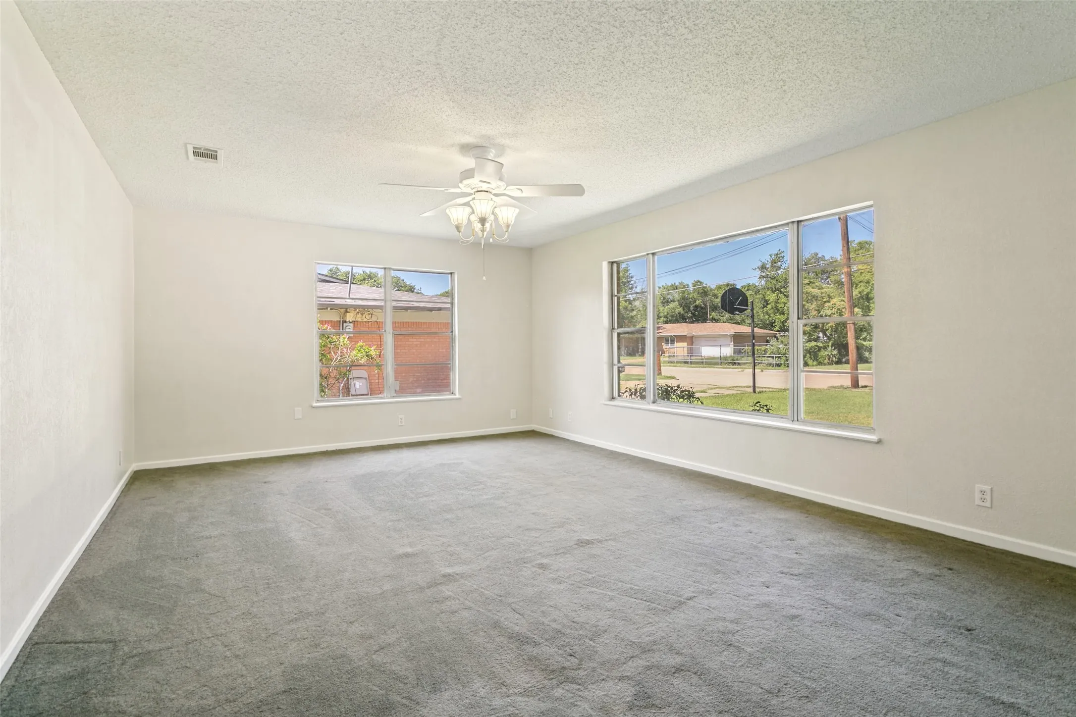 Single Family Residence For Sale in Tarrant County , 1021 Usher Street, Benbrook, Texas 76126, 4 Bedroom, 2 Bathroom, 2 Garage spaces, 1,622 Sqft, built in 1956, mls#21338807, Real Estate Agent in Benbrook, Homes For Sale in Tarrant county, Homes For Sale in Benbrook, Realtor in Benbrook Texas, Real Estate Brokerage Independent Realty Texas, Luminita Cordes Realtor