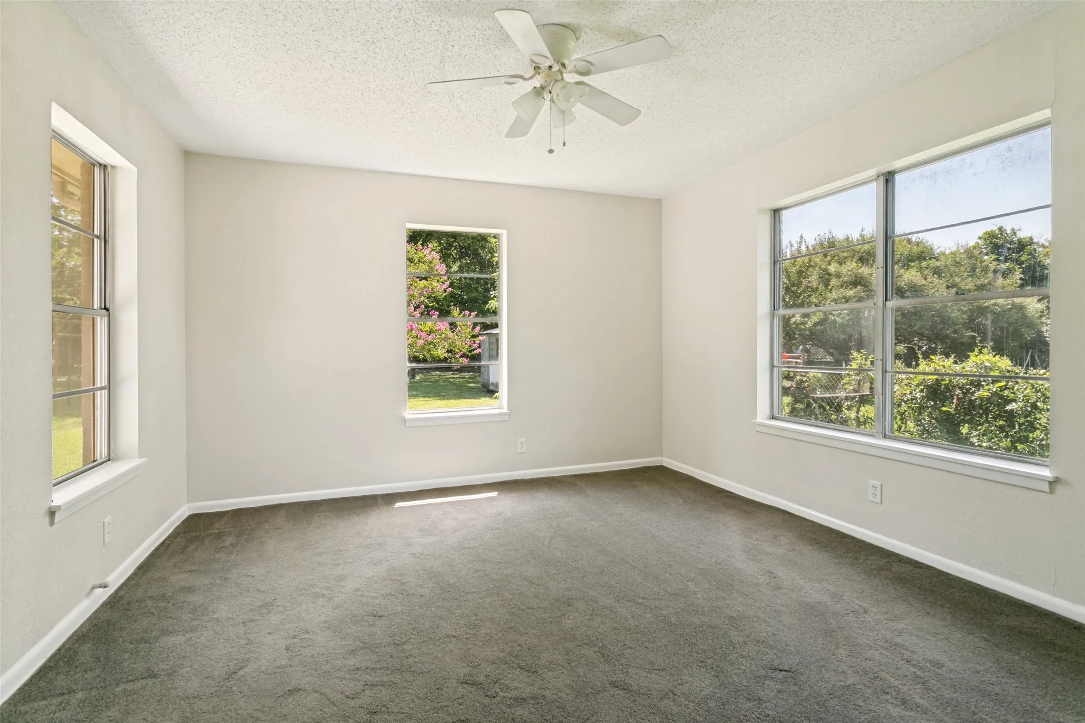 Single Family Residence For Sale in Tarrant County , 1021 Usher Street, Benbrook, Texas 76126, 4 Bedroom, 2 Bathroom, 2 Garage spaces, 1,622 Sqft, built in 1956, mls#21338807, Real Estate Agent in Benbrook, Homes For Sale in Tarrant county, Homes For Sale in Benbrook, Realtor in Benbrook Texas, Real Estate Brokerage Independent Realty Texas, Luminita Cordes Realtor