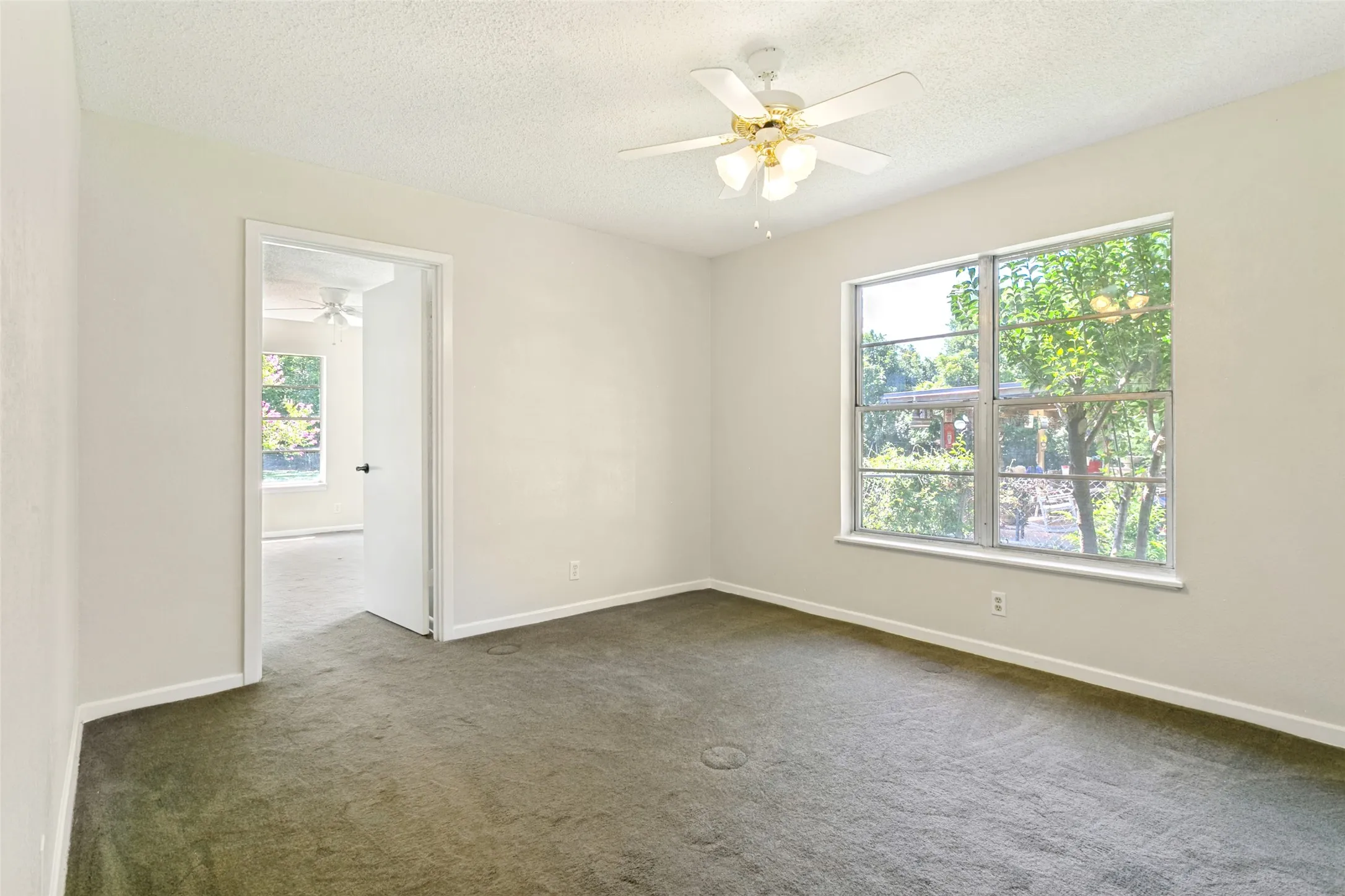 Single Family Residence For Sale in Tarrant County , 1021 Usher Street, Benbrook, Texas 76126, 4 Bedroom, 2 Bathroom, 2 Garage spaces, 1,622 Sqft, built in 1956, mls#21338807, Real Estate Agent in Benbrook, Homes For Sale in Tarrant county, Homes For Sale in Benbrook, Realtor in Benbrook Texas, Real Estate Brokerage Independent Realty Texas, Luminita Cordes Realtor