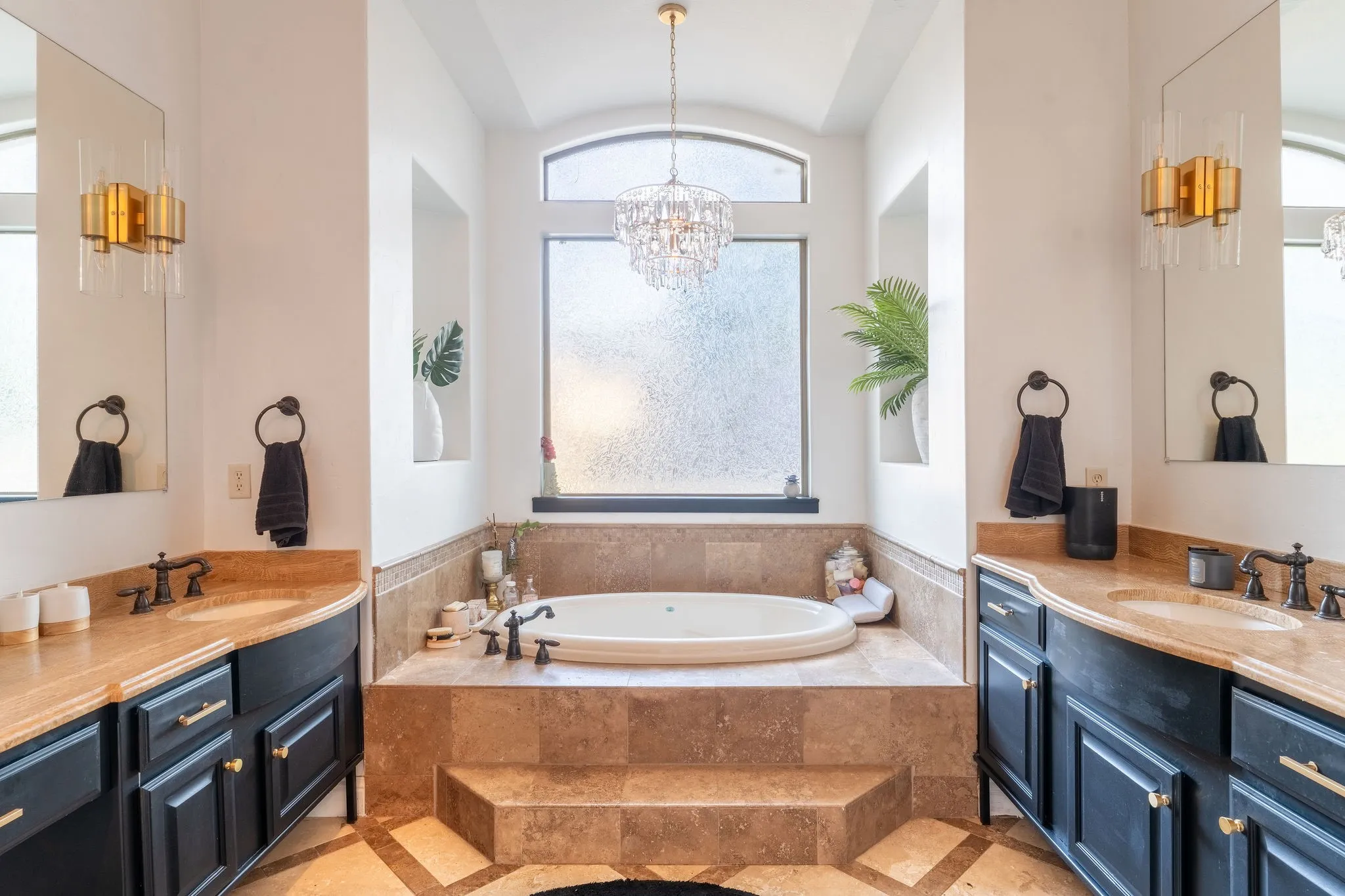Single Family Residence For Sale in Denton County , 613 Silver Spur Drive, Southlake, Texas 76092, 5 Bedroom, 5 Bathroom, 4 Garage spaces, 5,881 Sqft, built in 2005, mls#21338285, Real Estate Agent in Southlake, Homes For Sale in Denton county, Homes For Sale in Southlake, Realtor in Southlake Texas, Real Estate Brokerage Independent Realty Texas, Luminita Cordes Realtor