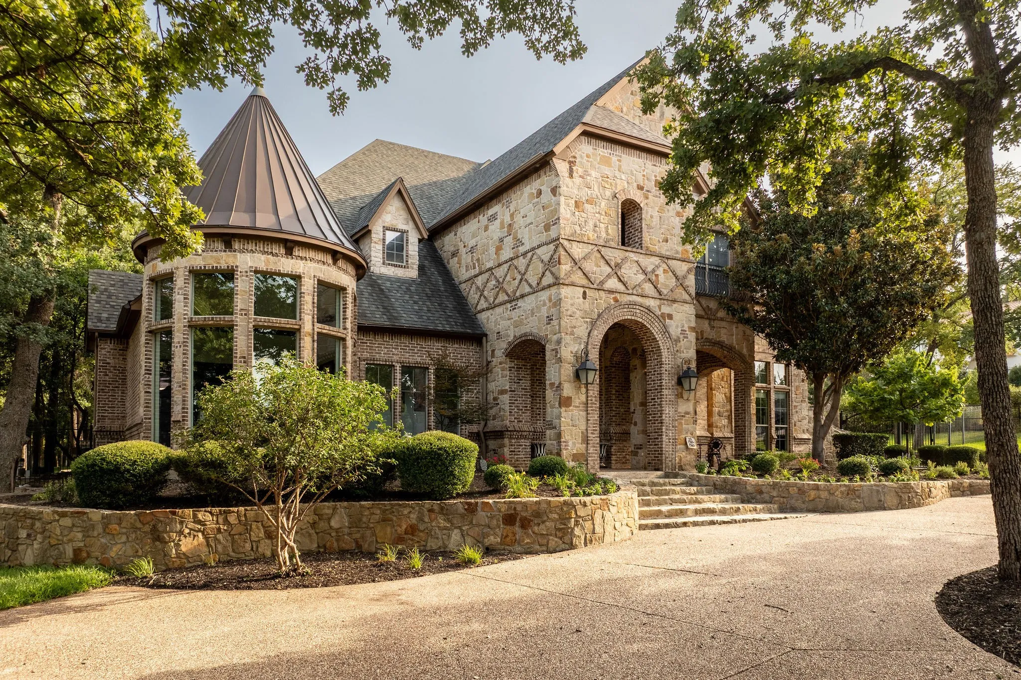 Single Family Residence For Sale in Denton County , 613 Silver Spur Drive, Southlake, Texas 76092, 5 Bedroom, 5 Bathroom, 4 Garage spaces, 5,881 Sqft, built in 2005, mls#21338285, Real Estate Agent in Southlake, Homes For Sale in Denton county, Homes For Sale in Southlake, Realtor in Southlake Texas, Real Estate Brokerage Independent Realty Texas, Luminita Cordes Realtor