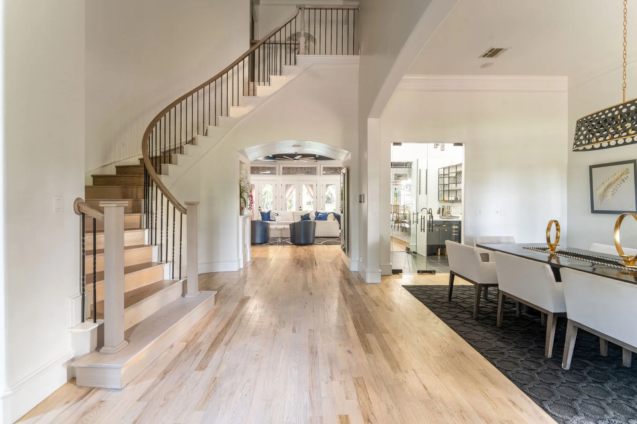 Single Family Residence For Sale in Denton County , 613 Silver Spur Drive, Southlake, Texas 76092, 5 Bedroom, 5 Bathroom, 4 Garage spaces, 5,881 Sqft, built in 2005, mls#21338285, Real Estate Agent in Southlake, Homes For Sale in Denton county, Homes For Sale in Southlake, Realtor in Southlake Texas, Real Estate Brokerage Independent Realty Texas, Luminita Cordes Realtor