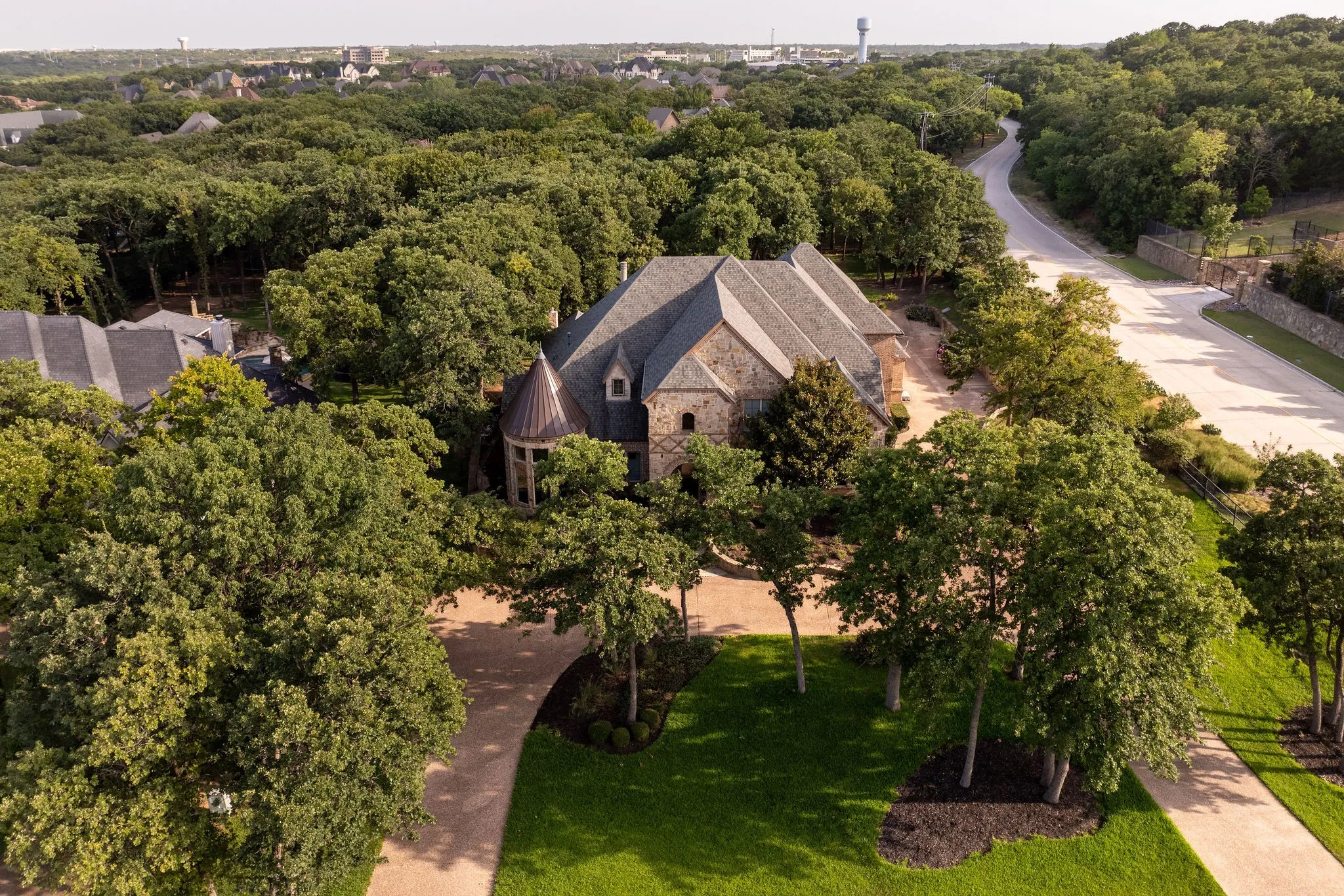 Single Family Residence For Sale in Denton County , 613 Silver Spur Drive, Southlake, Texas 76092, 5 Bedroom, 5 Bathroom, 4 Garage spaces, 5,881 Sqft, built in 2005, mls#21338285, Real Estate Agent in Southlake, Homes For Sale in Denton county, Homes For Sale in Southlake, Realtor in Southlake Texas, Real Estate Brokerage Independent Realty Texas, Luminita Cordes Realtor