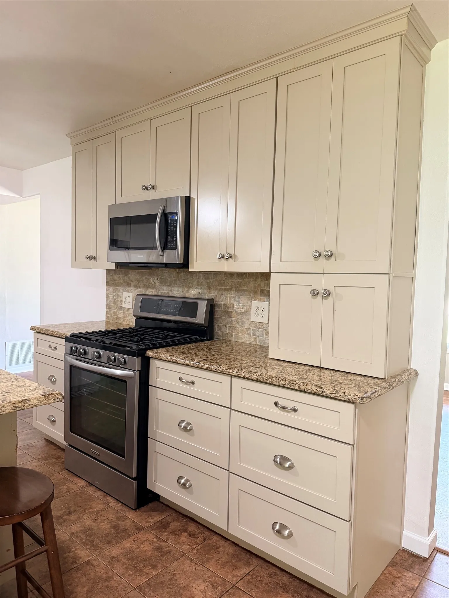 Single Family Residence For Sale in Comanche County , 504 N Elm Street, Comanche, Texas 76442, 2 Bedroom, 2 Bathroom, Garage spaces, 1,248 Sqft, built in 1960, mls#21322223, Real Estate Agent in Comanche, Homes For Sale in Comanche county, Homes For Sale in Comanche, Realtor in Comanche Texas, Real Estate Brokerage Independent Realty Texas, Luminita Cordes Realtor