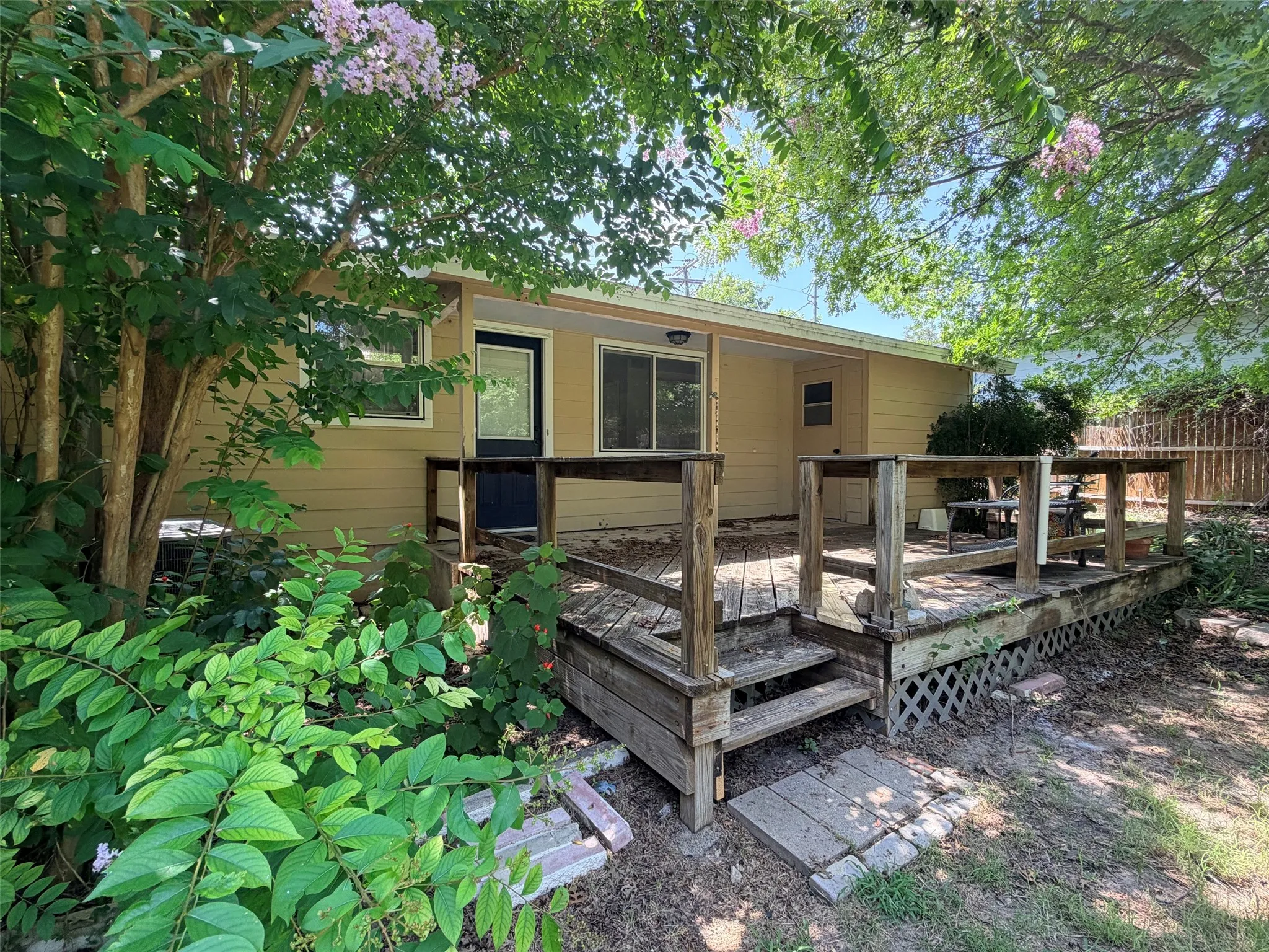Single Family Residence For Sale in Comanche County , 504 N Elm Street, Comanche, Texas 76442, 2 Bedroom, 2 Bathroom, Garage spaces, 1,248 Sqft, built in 1960, mls#21322223, Real Estate Agent in Comanche, Homes For Sale in Comanche county, Homes For Sale in Comanche, Realtor in Comanche Texas, Real Estate Brokerage Independent Realty Texas, Luminita Cordes Realtor