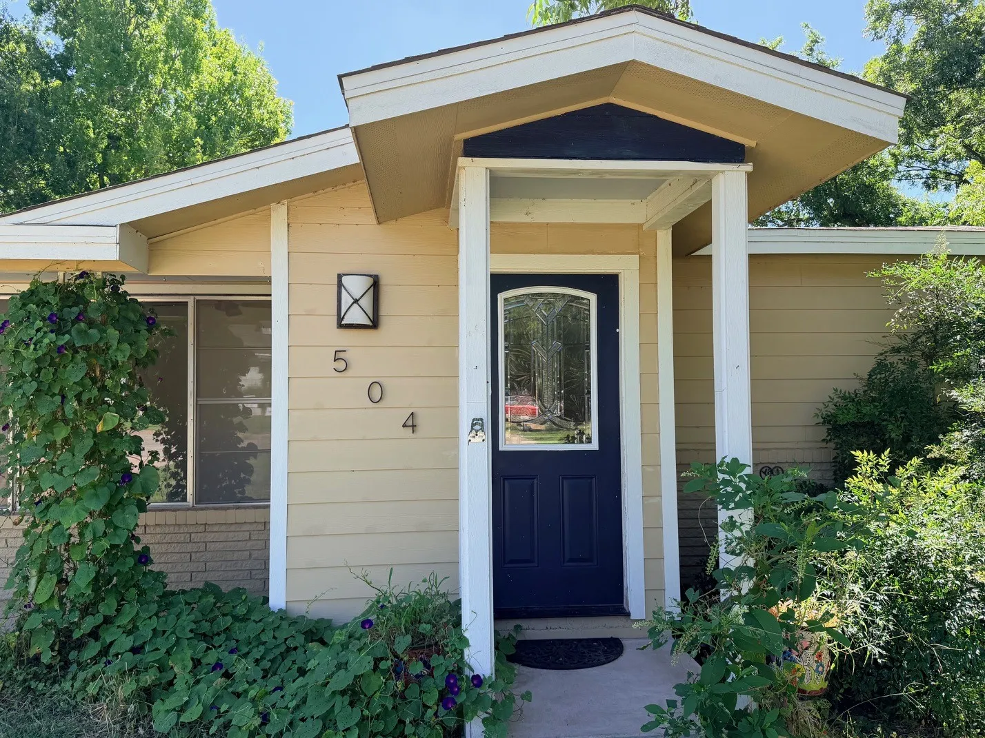 Single Family Residence For Sale in Comanche County , 504 N Elm Street, Comanche, Texas 76442, 2 Bedroom, 2 Bathroom, Garage spaces, 1,248 Sqft, built in 1960, mls#21322223, Real Estate Agent in Comanche, Homes For Sale in Comanche county, Homes For Sale in Comanche, Realtor in Comanche Texas, Real Estate Brokerage Independent Realty Texas, Luminita Cordes Realtor