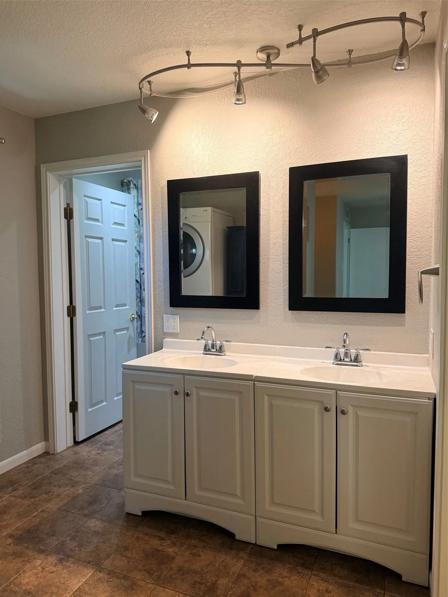 Single Family Residence For Sale in Comanche County , 504 N Elm Street, Comanche, Texas 76442, 2 Bedroom, 2 Bathroom, Garage spaces, 1,248 Sqft, built in 1960, mls#21322223, Real Estate Agent in Comanche, Homes For Sale in Comanche county, Homes For Sale in Comanche, Realtor in Comanche Texas, Real Estate Brokerage Independent Realty Texas, Luminita Cordes Realtor
