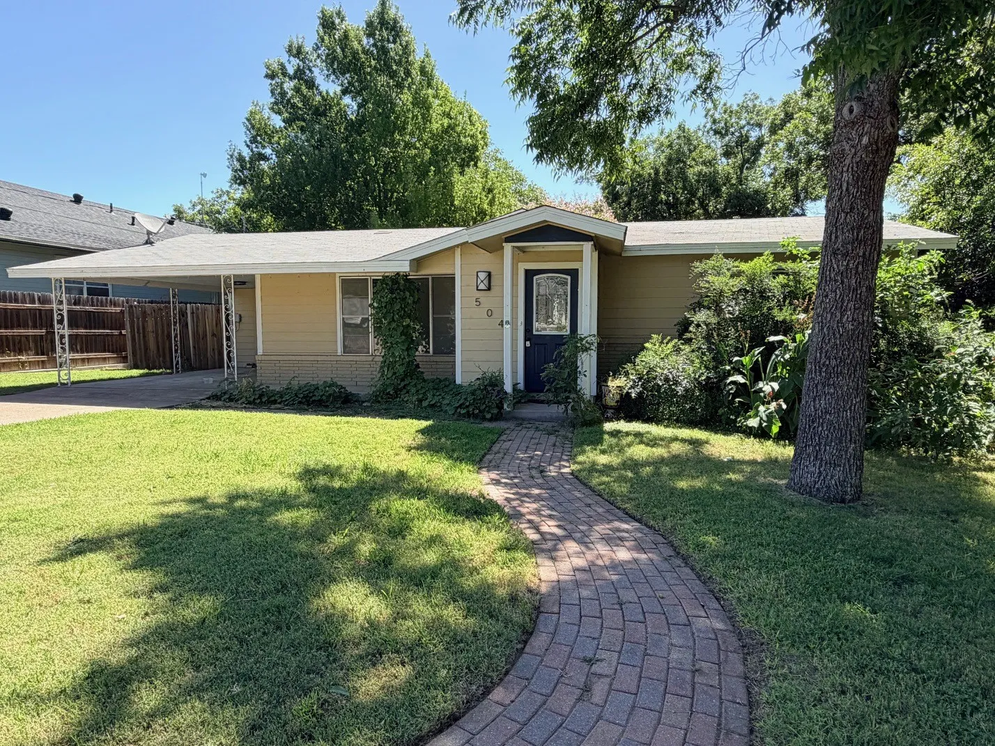 Single Family Residence For Sale in Comanche County , 504 N Elm Street, Comanche, Texas 76442, 2 Bedroom, 2 Bathroom, Garage spaces, 1,248 Sqft, built in 1960, mls#21322223, Real Estate Agent in Comanche, Homes For Sale in Comanche county, Homes For Sale in Comanche, Realtor in Comanche Texas, Real Estate Brokerage Independent Realty Texas, Luminita Cordes Realtor