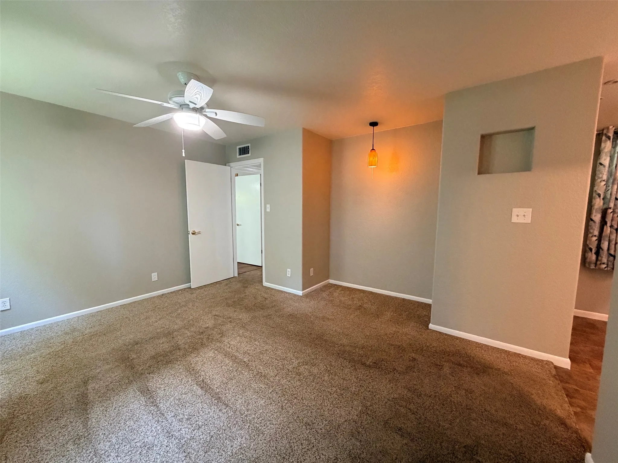 Single Family Residence For Sale in Comanche County , 504 N Elm Street, Comanche, Texas 76442, 2 Bedroom, 2 Bathroom, Garage spaces, 1,248 Sqft, built in 1960, mls#21322223, Real Estate Agent in Comanche, Homes For Sale in Comanche county, Homes For Sale in Comanche, Realtor in Comanche Texas, Real Estate Brokerage Independent Realty Texas, Luminita Cordes Realtor