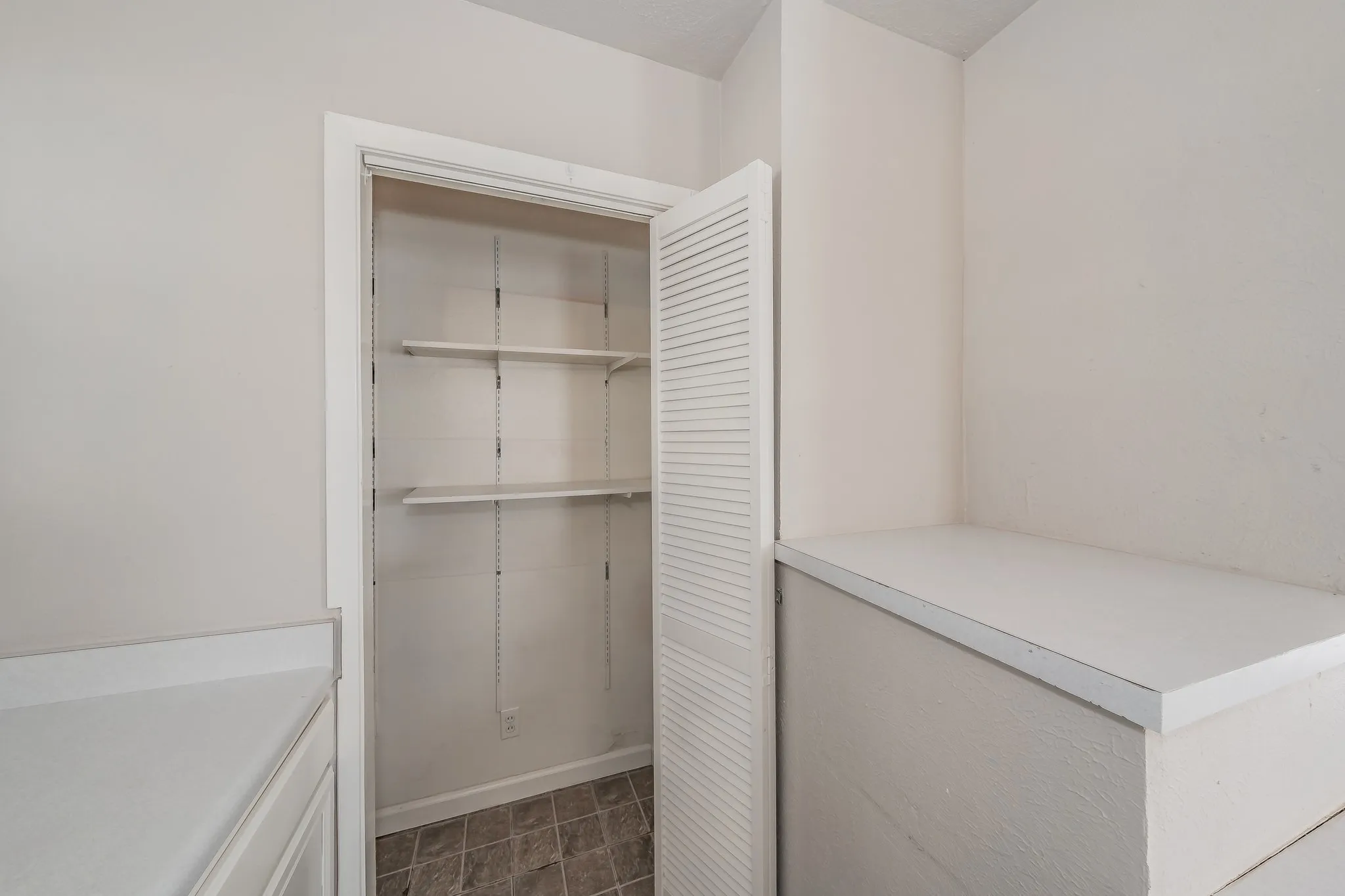 Single Family Residence For Rent in Tarrant County , 5805 Aton Avenue, Westworth Village, Texas 76114, 3 Bedroom, 2 Bathroom, Garage spaces, 1,128 Sqft, built in 1955, mls#21338823, Real Estate Agent in Westworth Village, Homes For Rent in Tarrant county, Homes For Rent in Westworth Village, Realtor in Westworth Village Texas, Real Estate Brokerage Independent Realty Texas, Luminita Cordes Realtor
