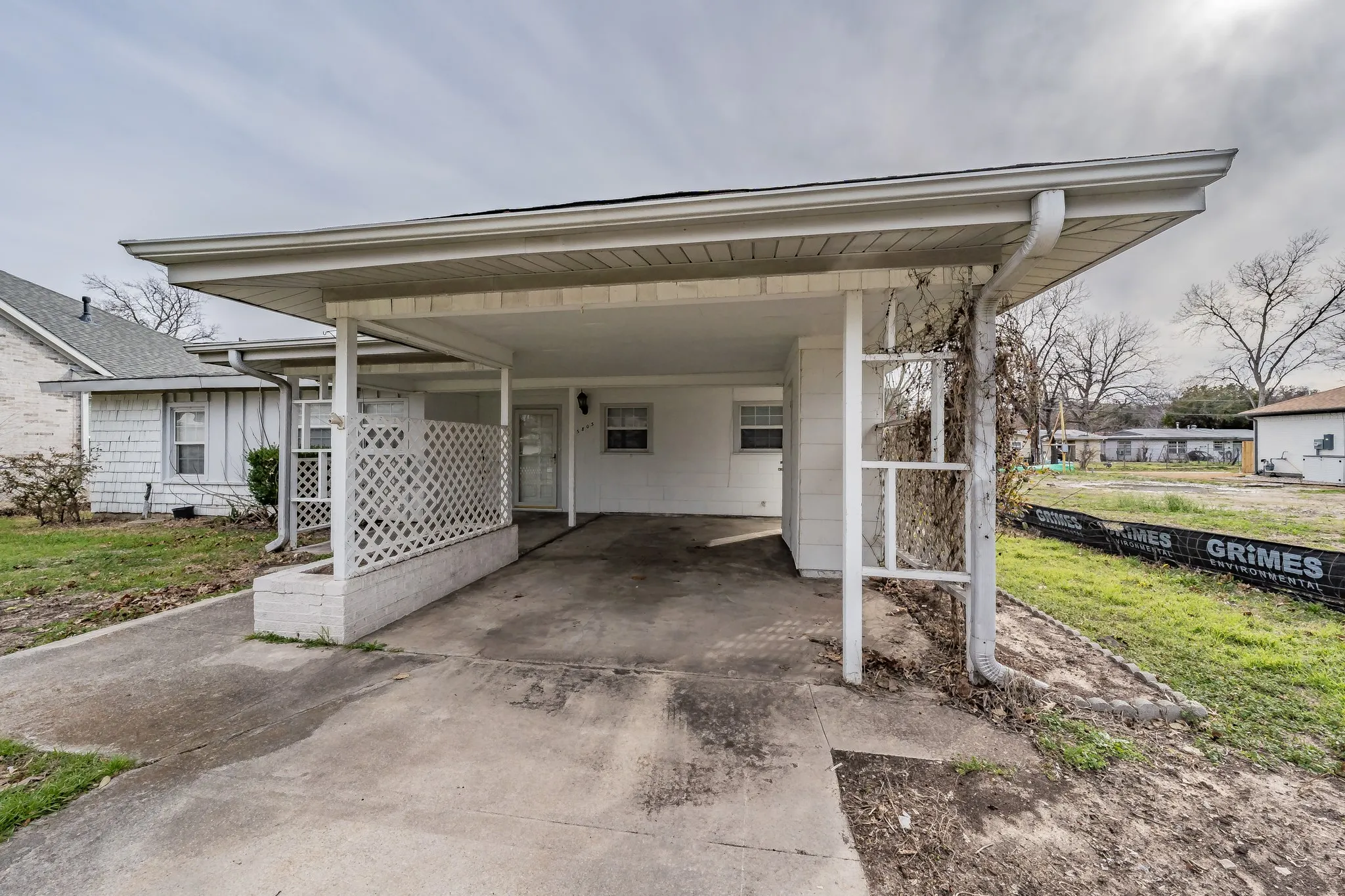 Single Family Residence For Rent in Tarrant County , 5805 Aton Avenue, Westworth Village, Texas 76114, 3 Bedroom, 2 Bathroom, Garage spaces, 1,128 Sqft, built in 1955, mls#21338823, Real Estate Agent in Westworth Village, Homes For Rent in Tarrant county, Homes For Rent in Westworth Village, Realtor in Westworth Village Texas, Real Estate Brokerage Independent Realty Texas, Luminita Cordes Realtor