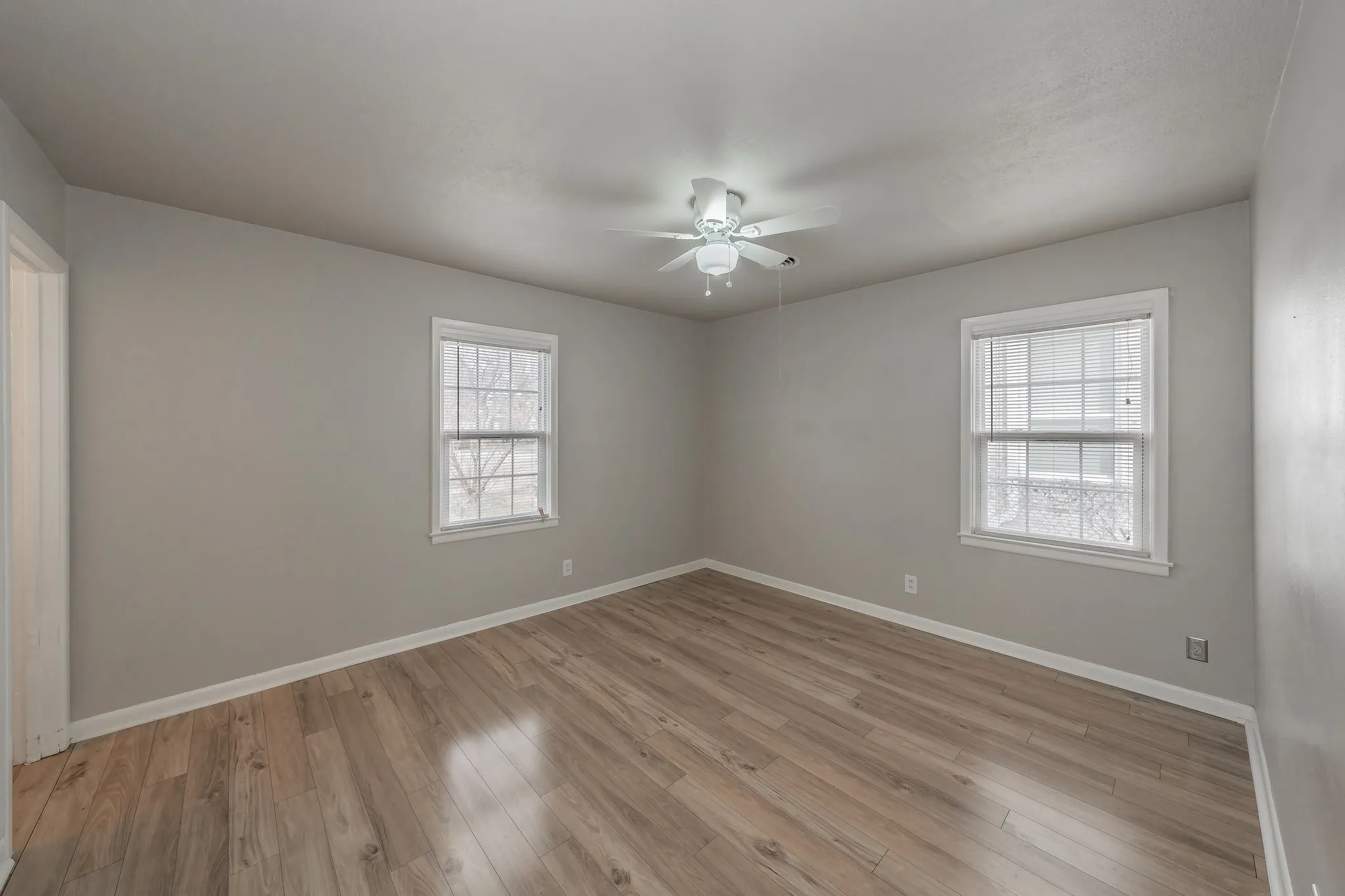 Single Family Residence For Rent in Tarrant County , 5805 Aton Avenue, Westworth Village, Texas 76114, 3 Bedroom, 2 Bathroom, Garage spaces, 1,128 Sqft, built in 1955, mls#21338823, Real Estate Agent in Westworth Village, Homes For Rent in Tarrant county, Homes For Rent in Westworth Village, Realtor in Westworth Village Texas, Real Estate Brokerage Independent Realty Texas, Luminita Cordes Realtor