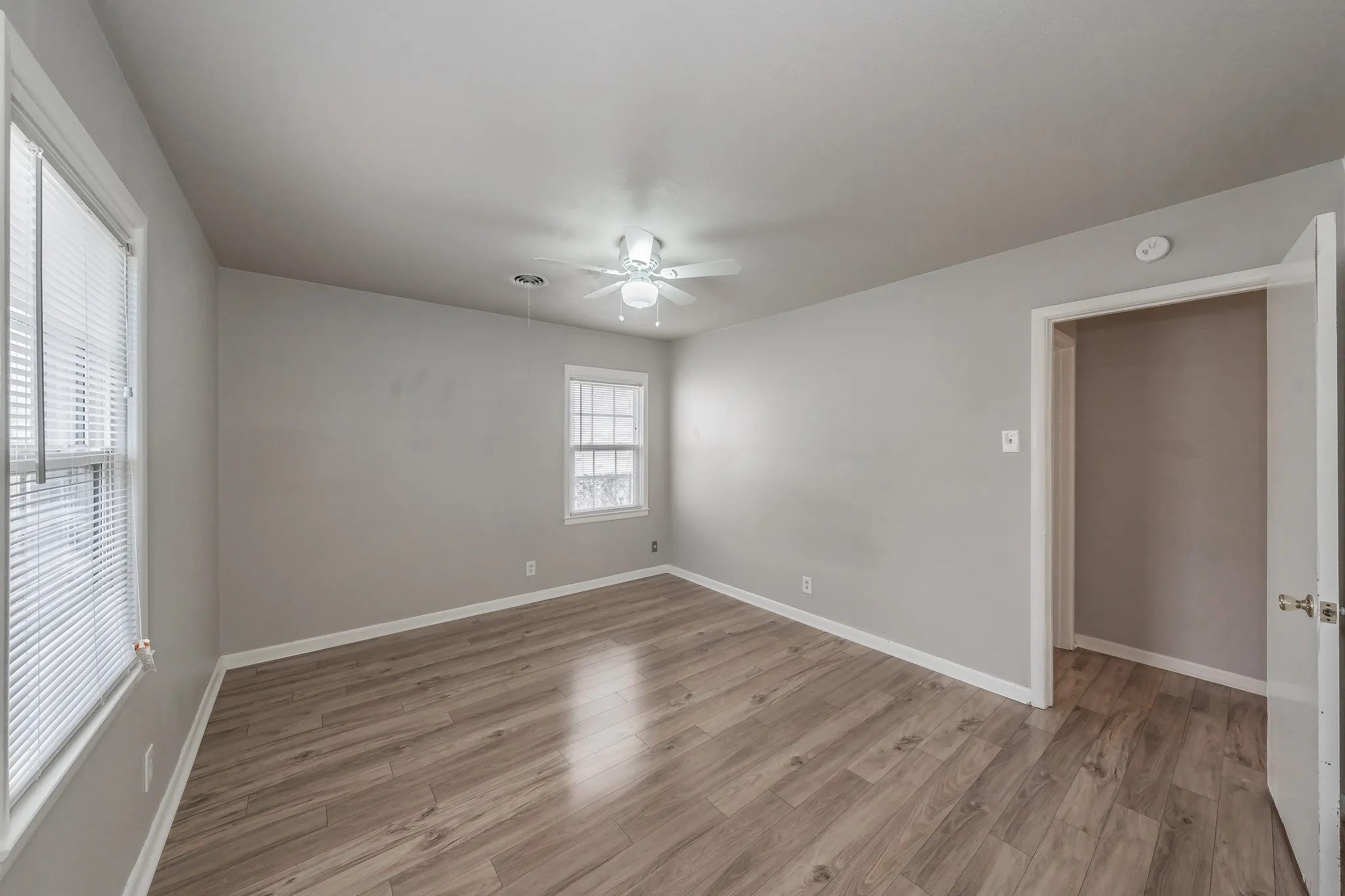 Single Family Residence For Rent in Tarrant County , 5805 Aton Avenue, Westworth Village, Texas 76114, 3 Bedroom, 2 Bathroom, Garage spaces, 1,128 Sqft, built in 1955, mls#21338823, Real Estate Agent in Westworth Village, Homes For Rent in Tarrant county, Homes For Rent in Westworth Village, Realtor in Westworth Village Texas, Real Estate Brokerage Independent Realty Texas, Luminita Cordes Realtor