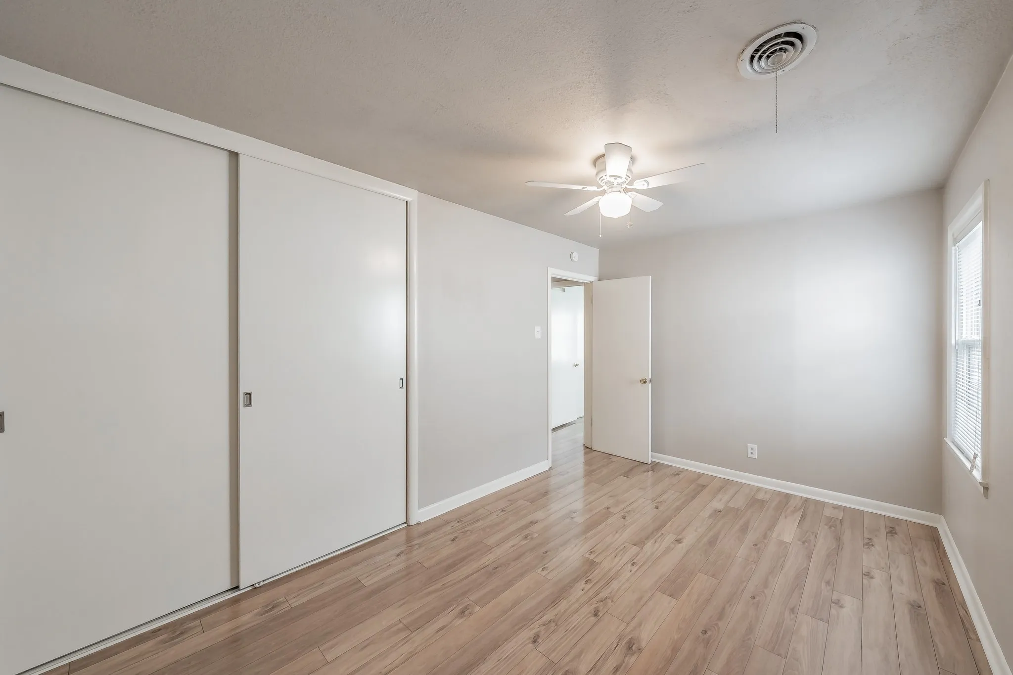 Single Family Residence For Rent in Tarrant County , 5805 Aton Avenue, Westworth Village, Texas 76114, 3 Bedroom, 2 Bathroom, Garage spaces, 1,128 Sqft, built in 1955, mls#21338823, Real Estate Agent in Westworth Village, Homes For Rent in Tarrant county, Homes For Rent in Westworth Village, Realtor in Westworth Village Texas, Real Estate Brokerage Independent Realty Texas, Luminita Cordes Realtor